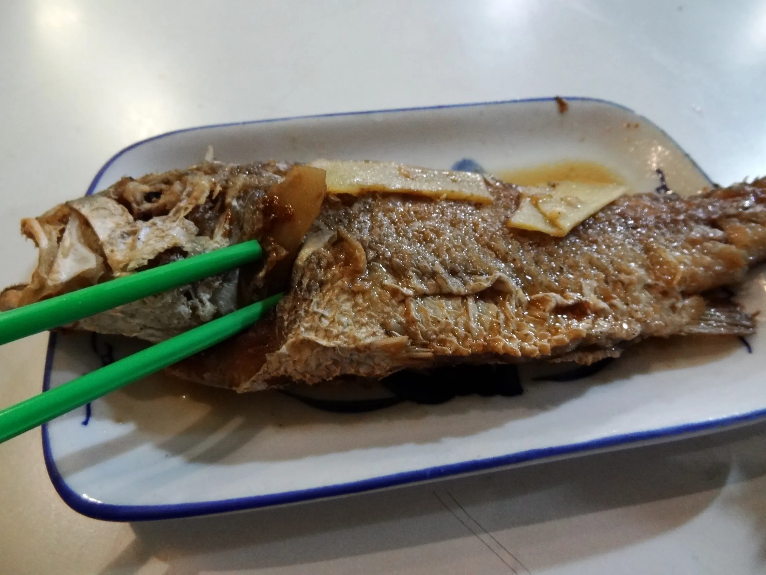 激マズだった魚とご飯