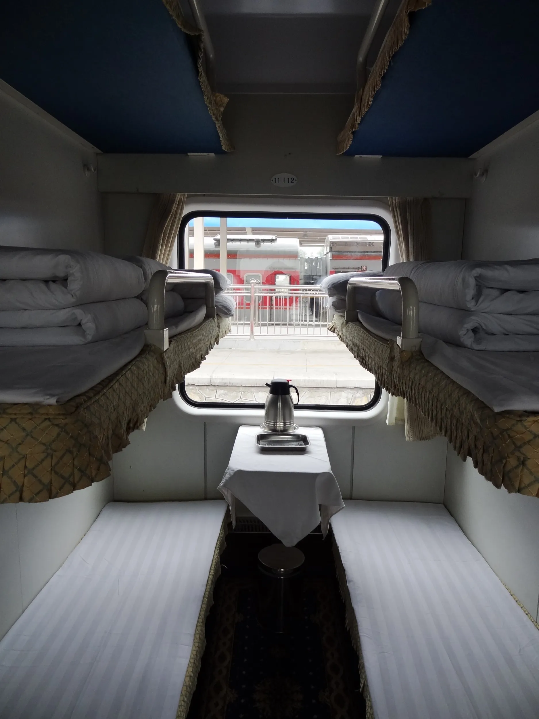 寝台車両のベッド