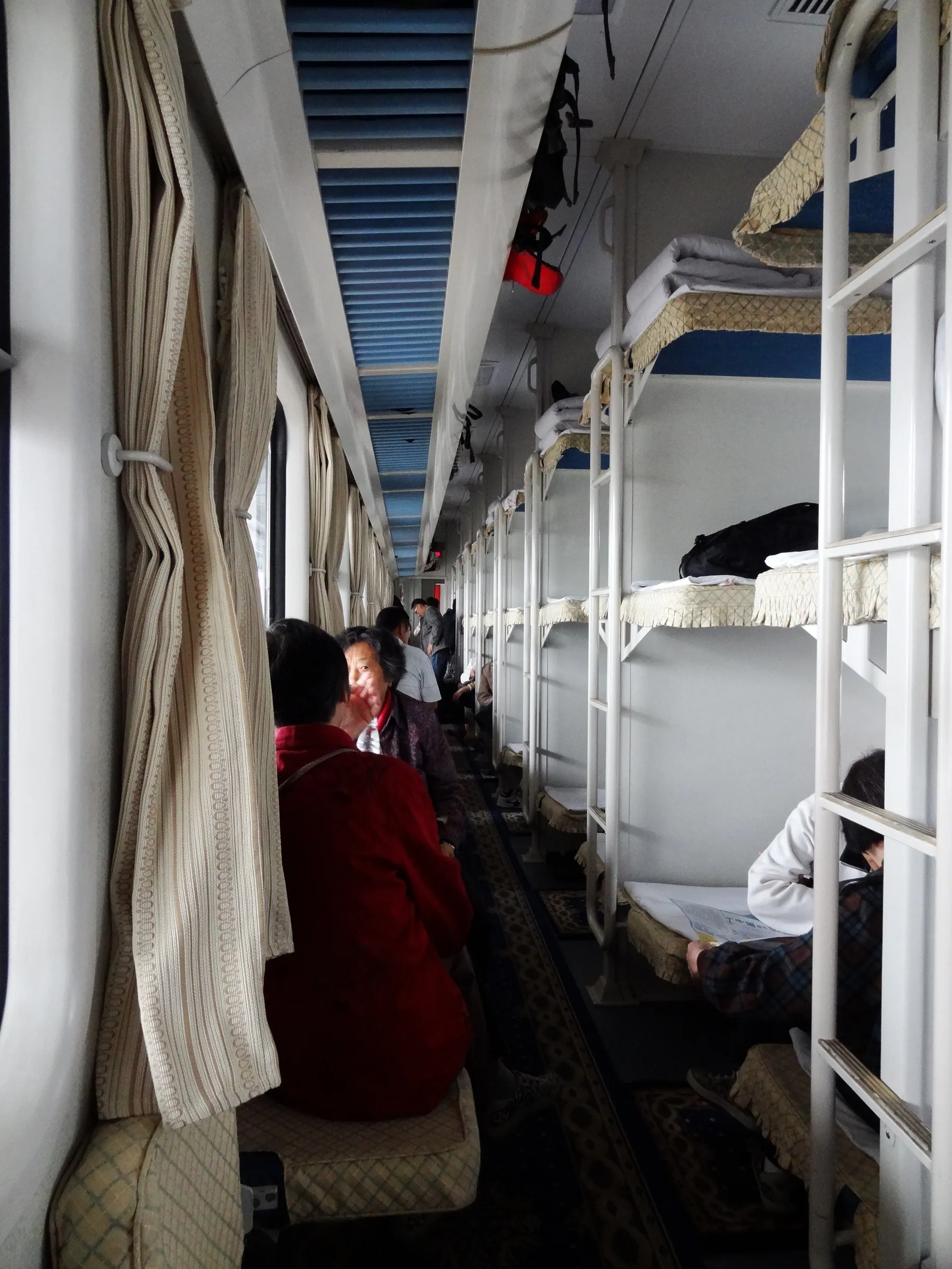 寝台車両の通路