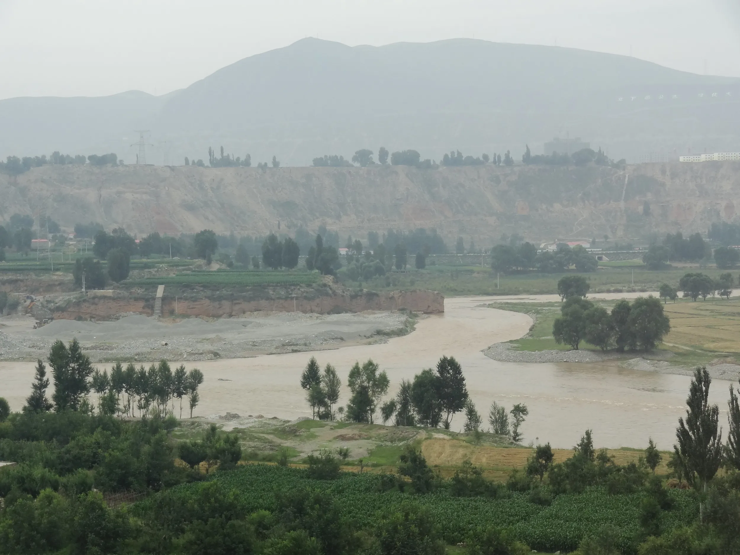 湟水と周囲の風景