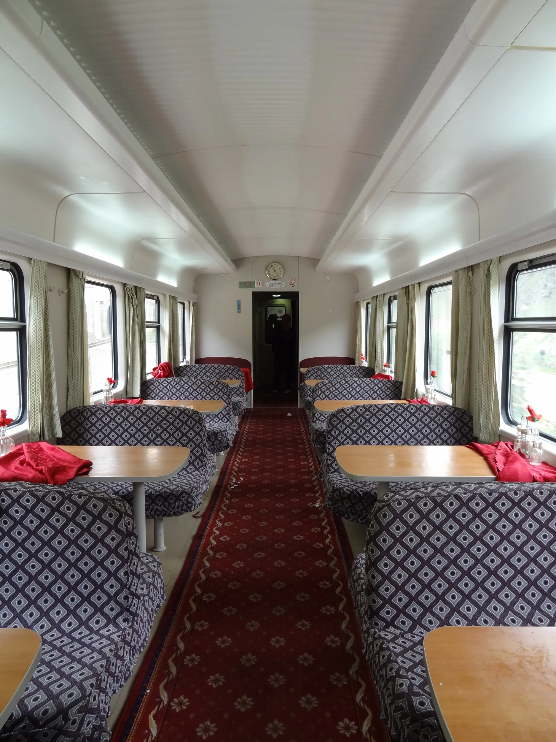 K1060次の食堂車