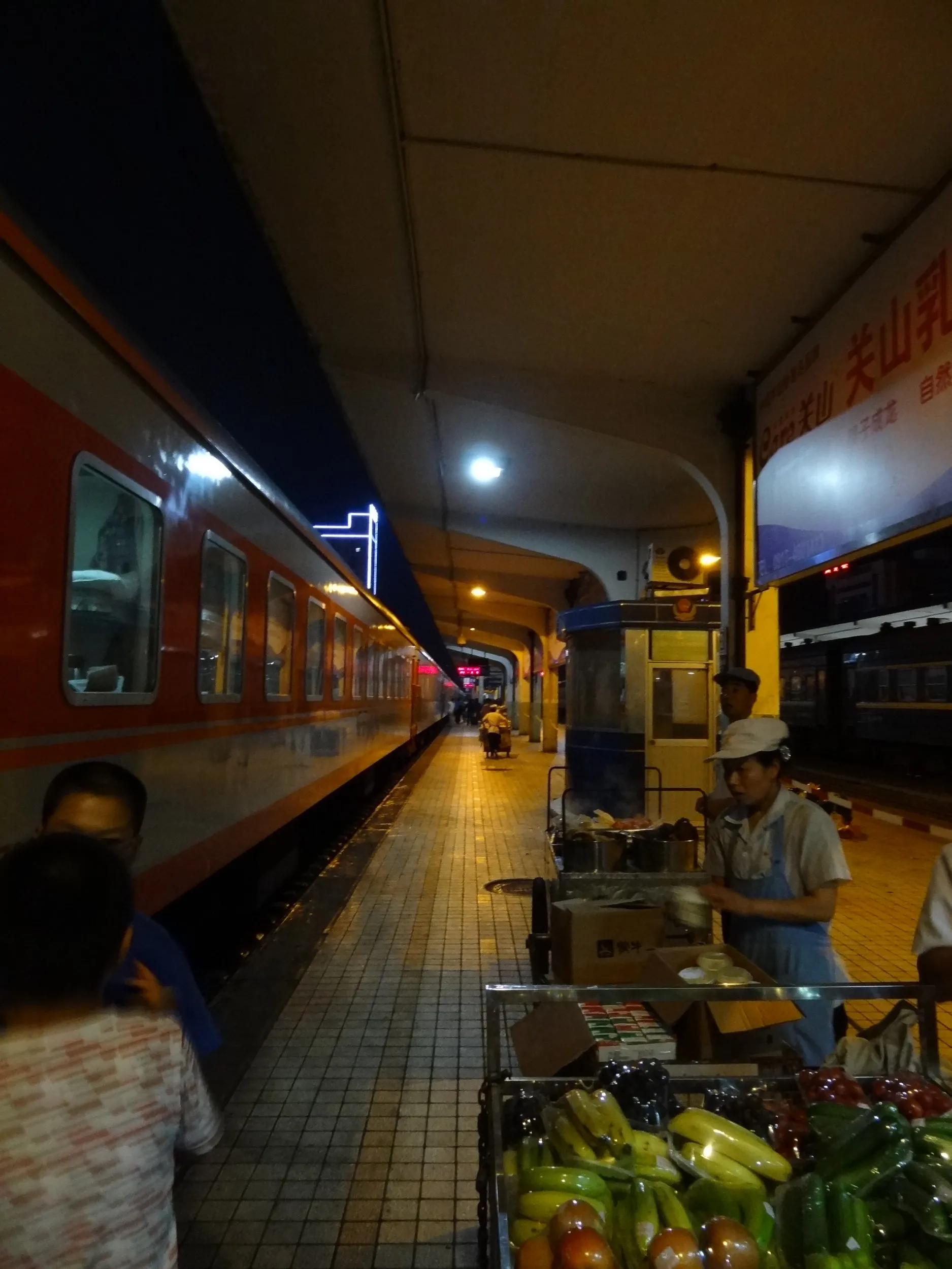 宝鶏駅のホーム