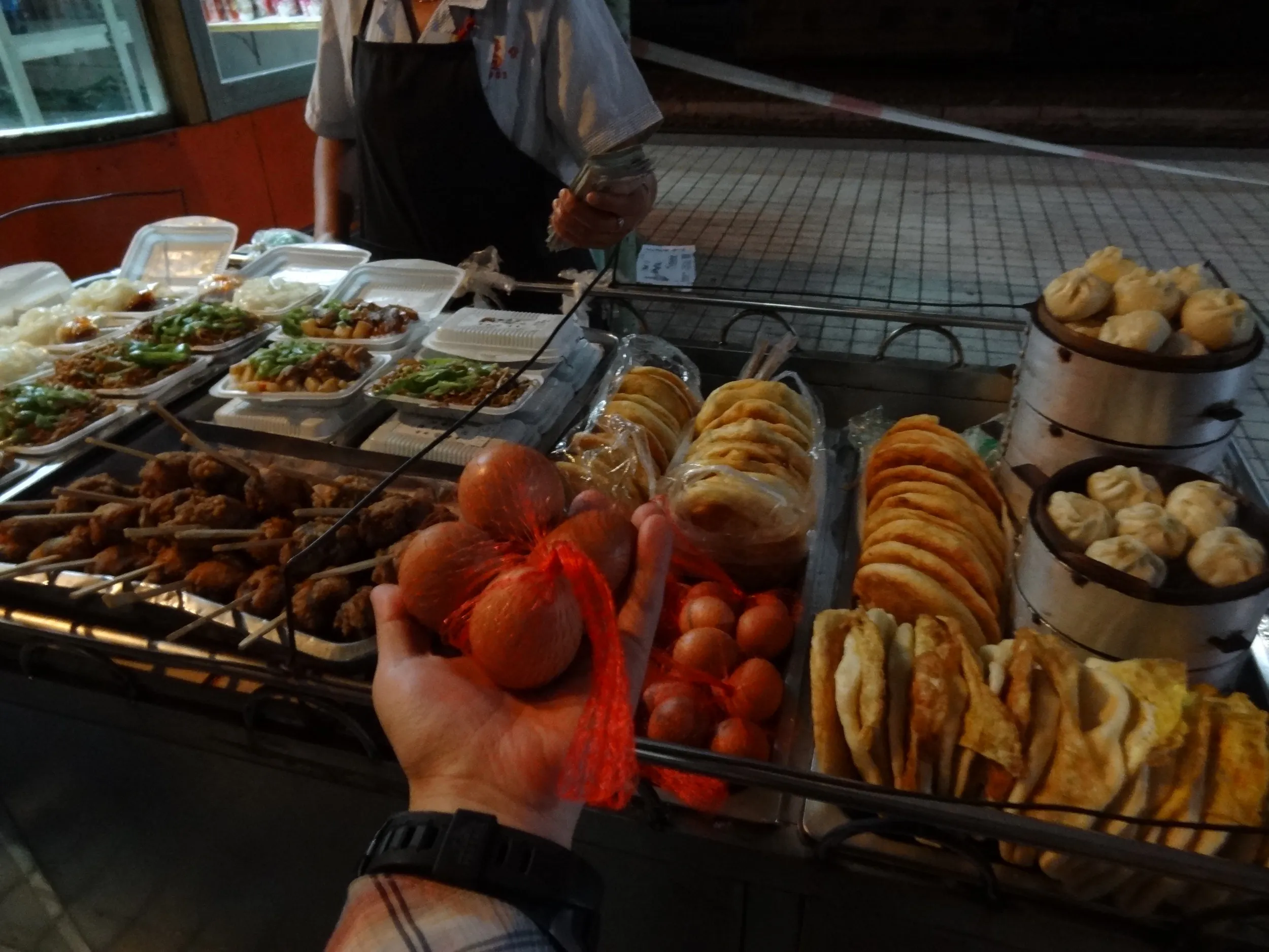 宝鶏駅の台車販売