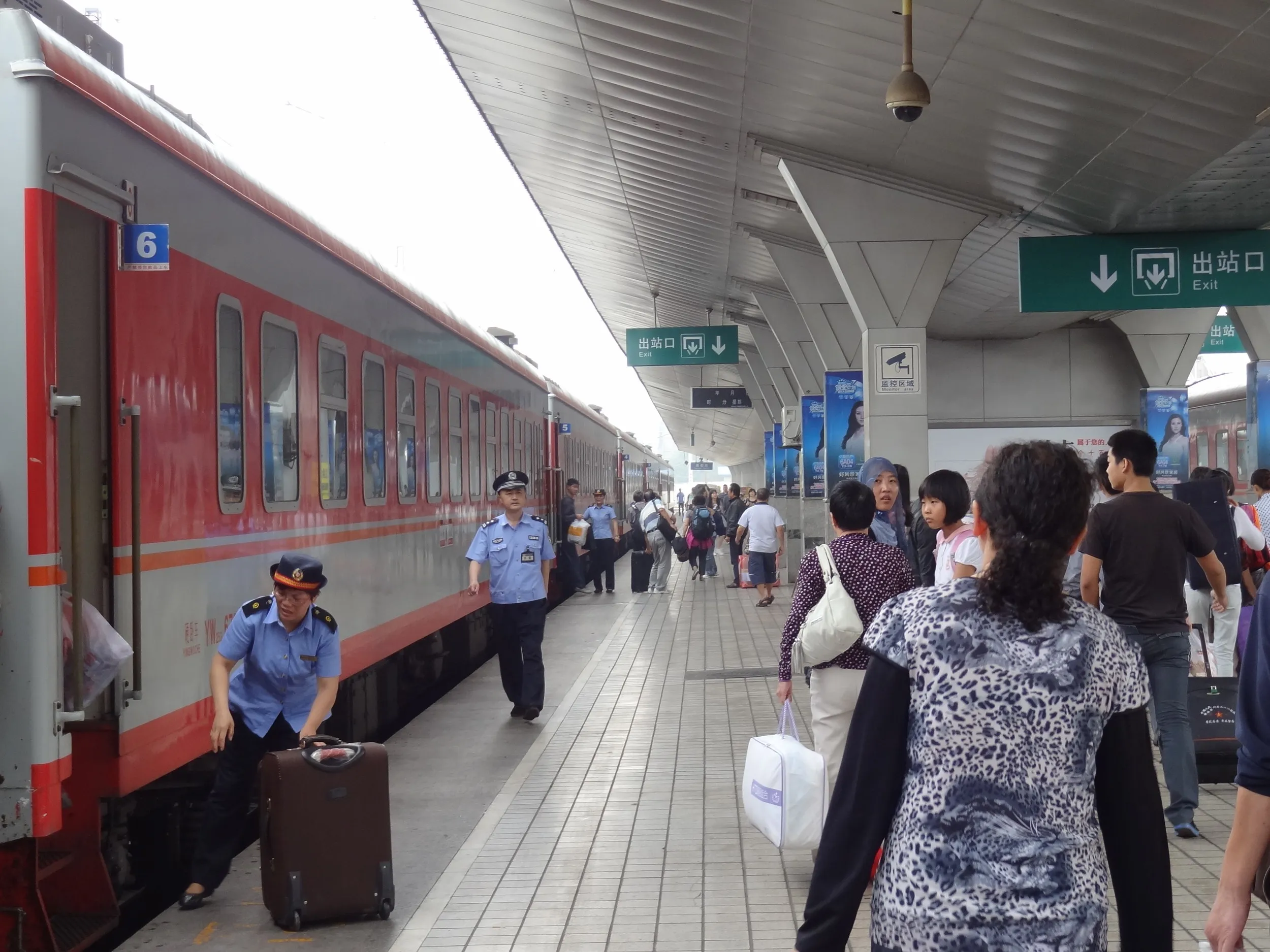 成都駅のホーム