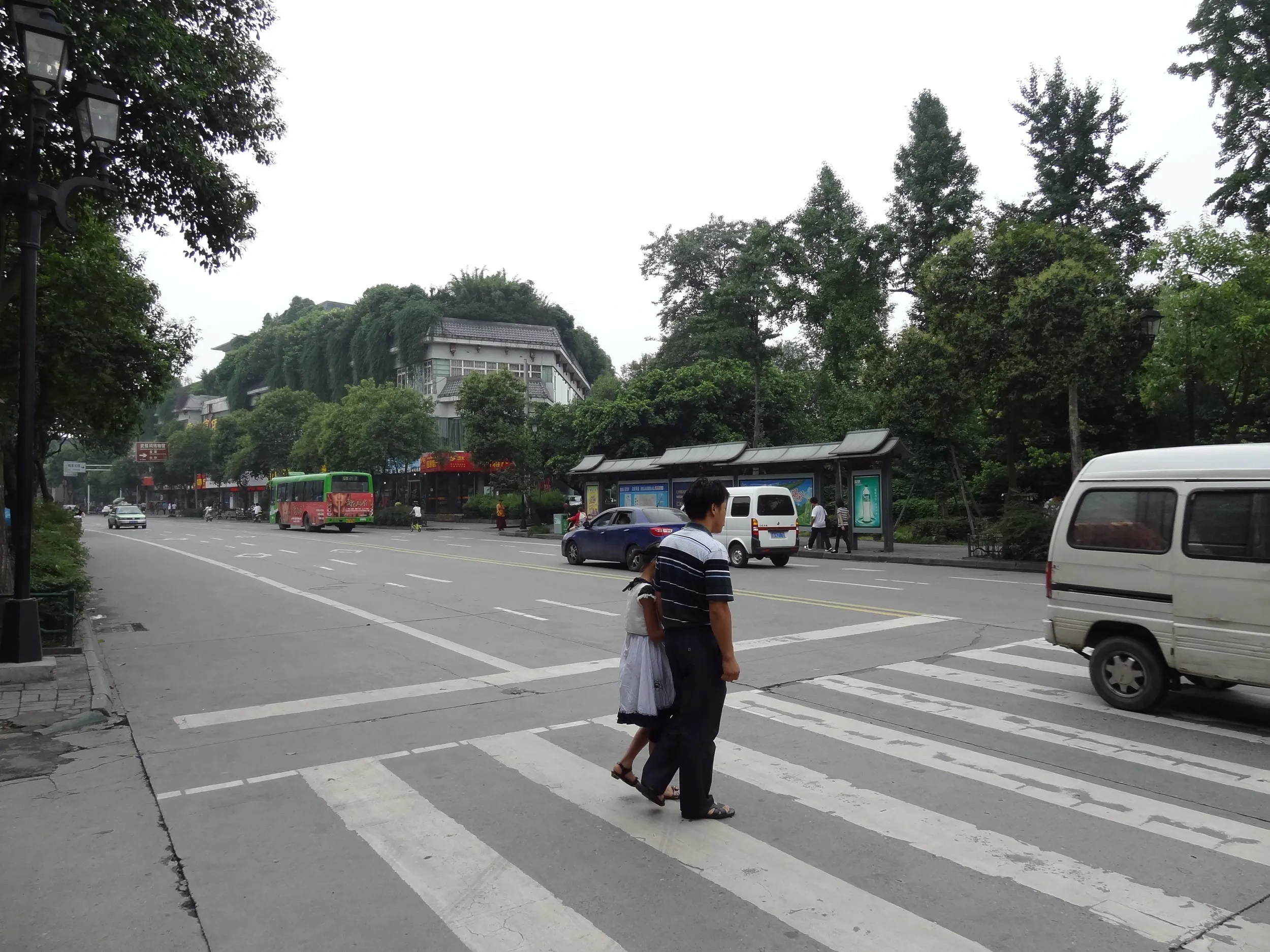 世界遺産の武候祠の前