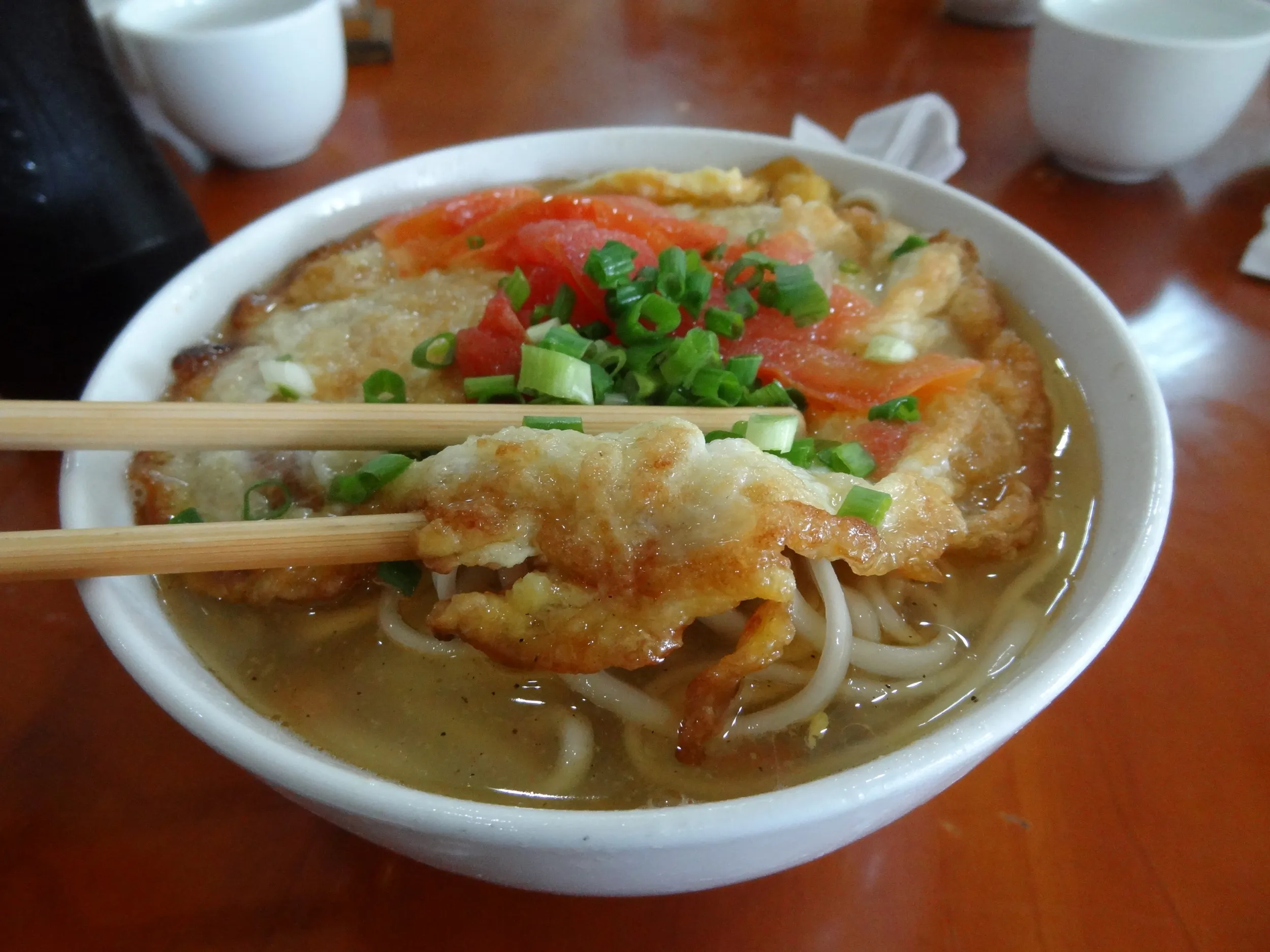 卵とトマトの刀削面