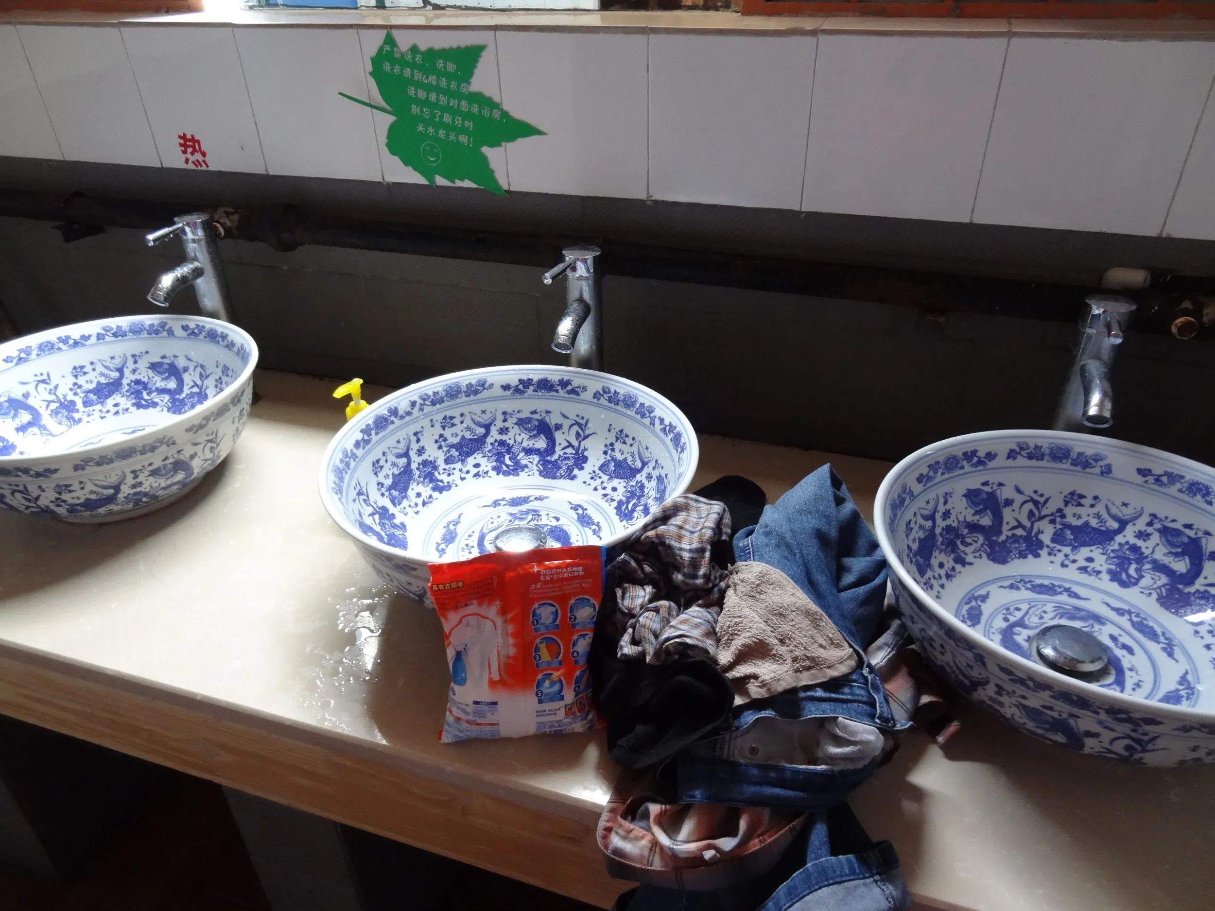 手洗いした服を干す