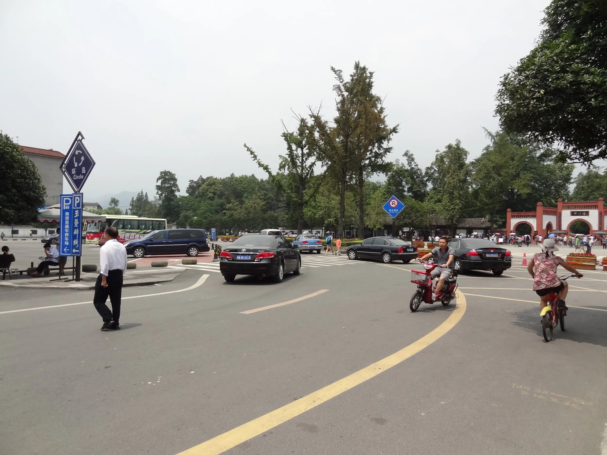 都江堰のバス乗り場