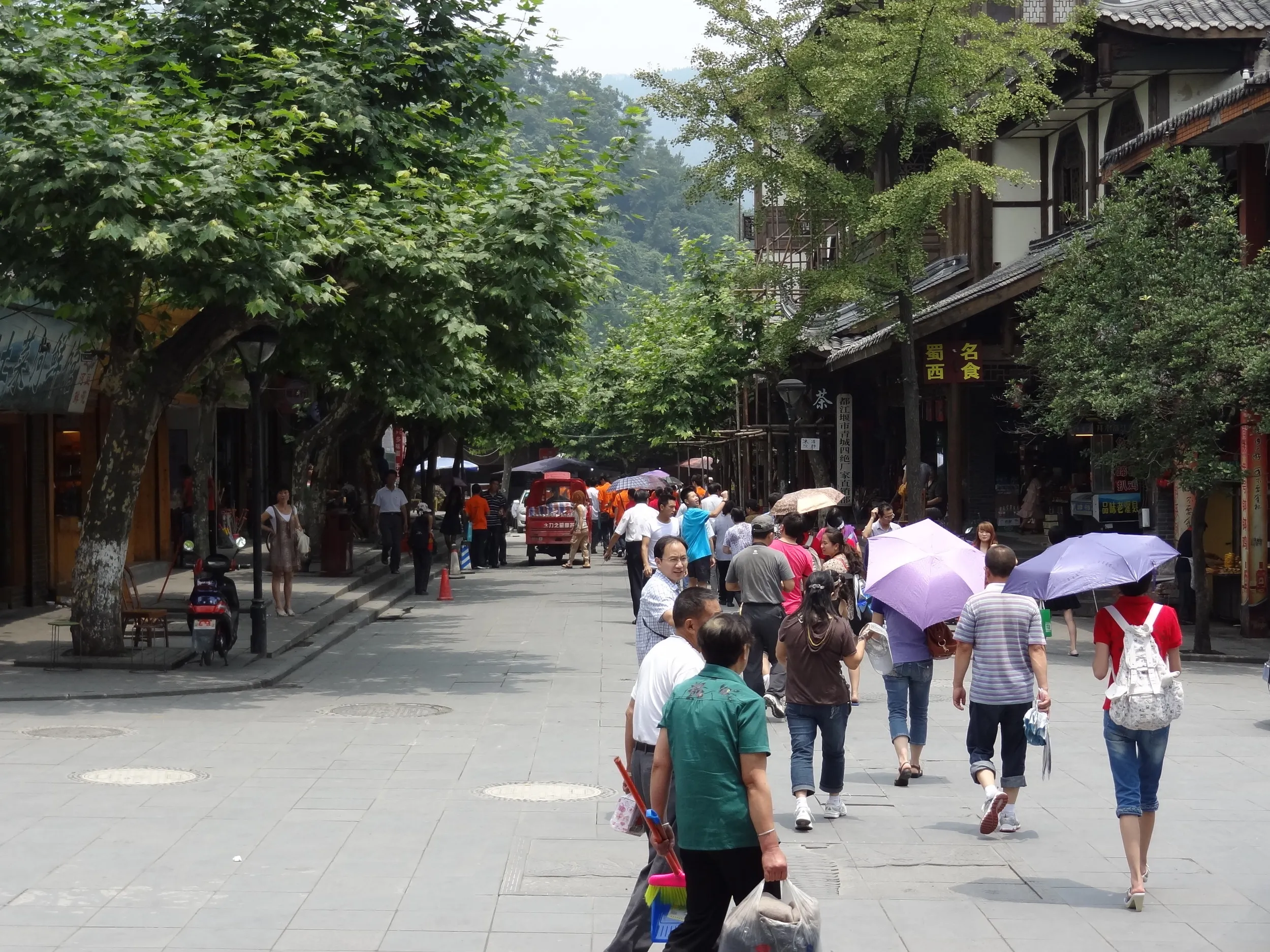 南橋を渡った所の街並み