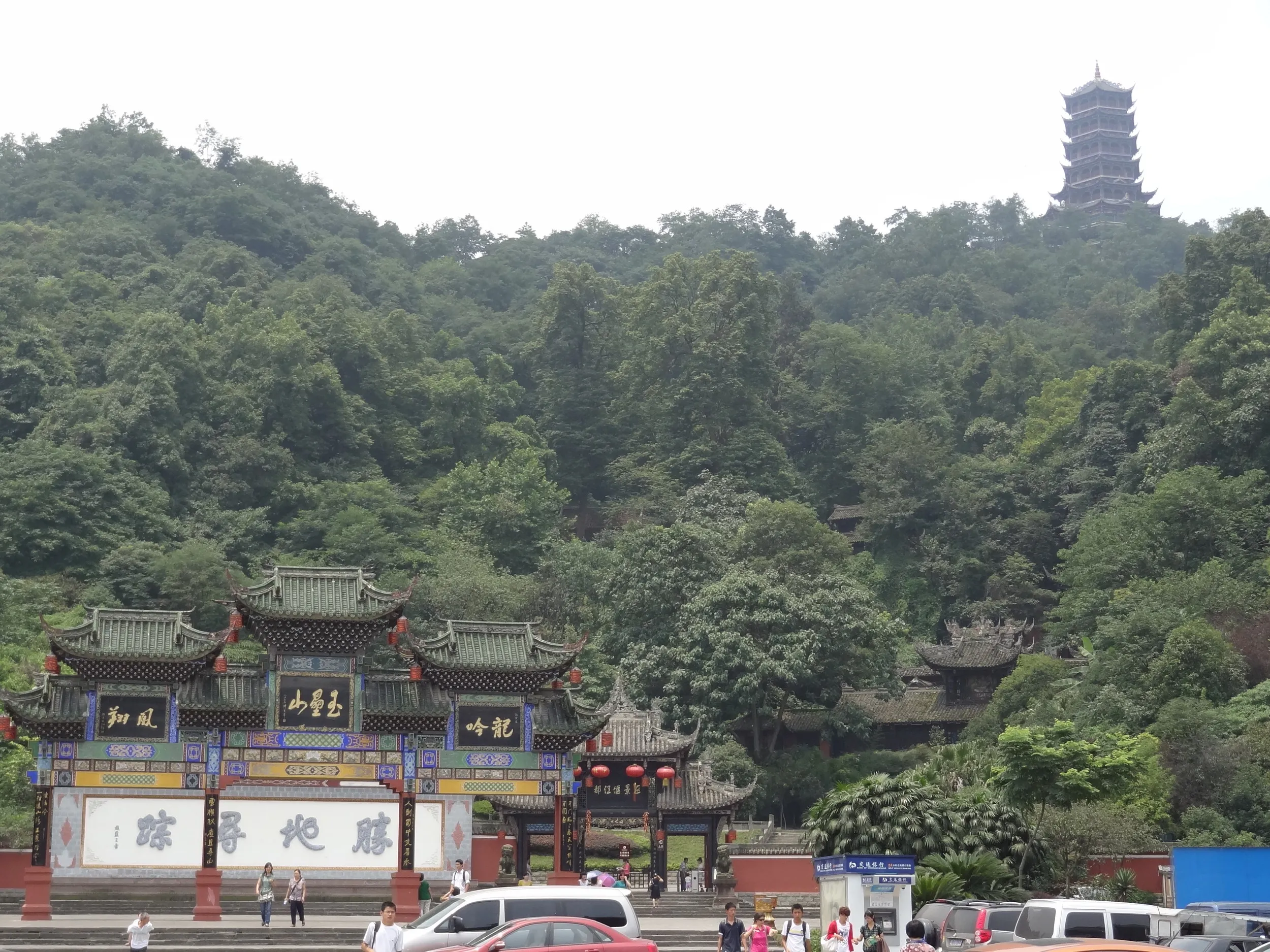 玉垒山と玉垒阁