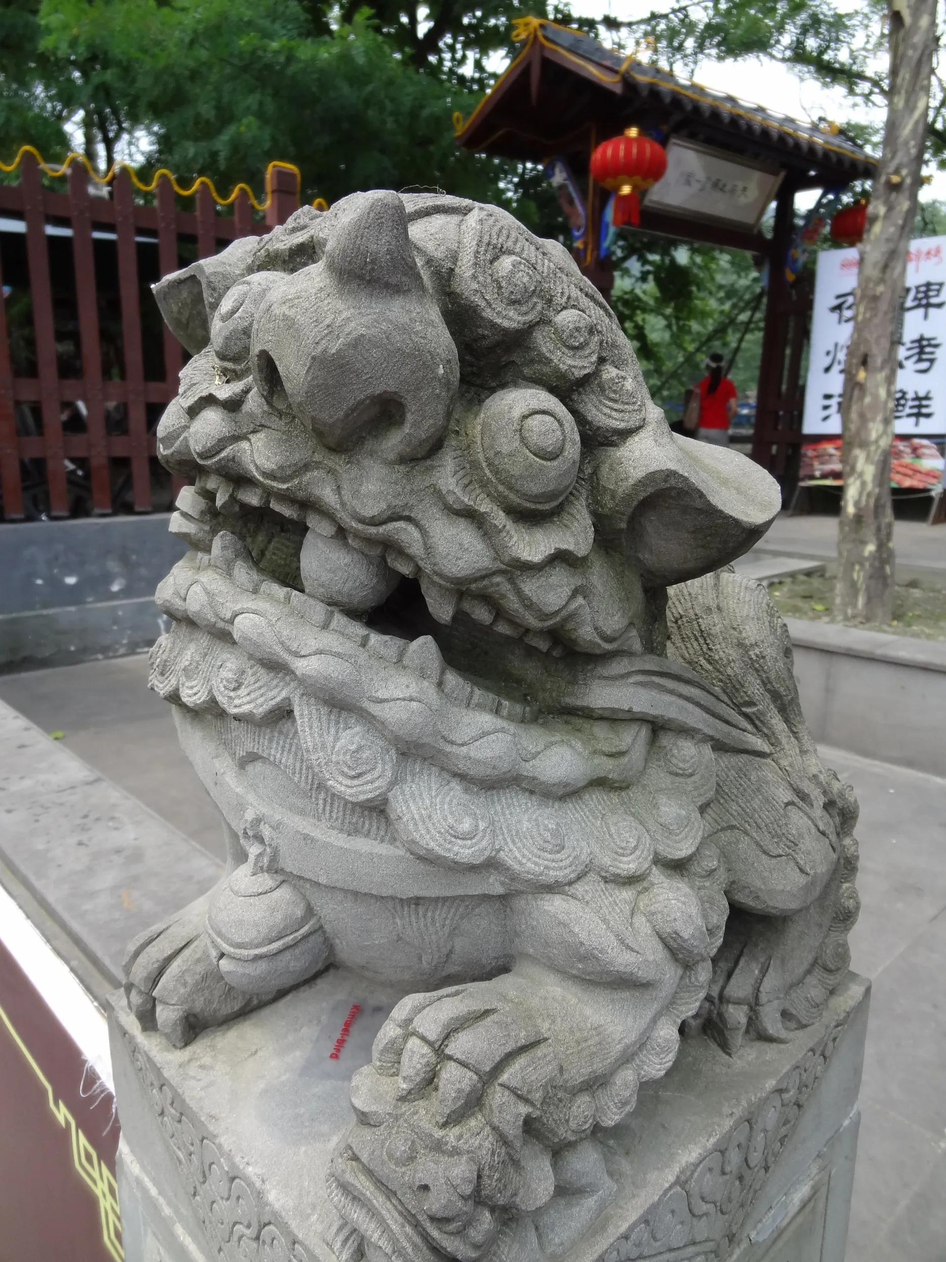 入口で見た狛犬