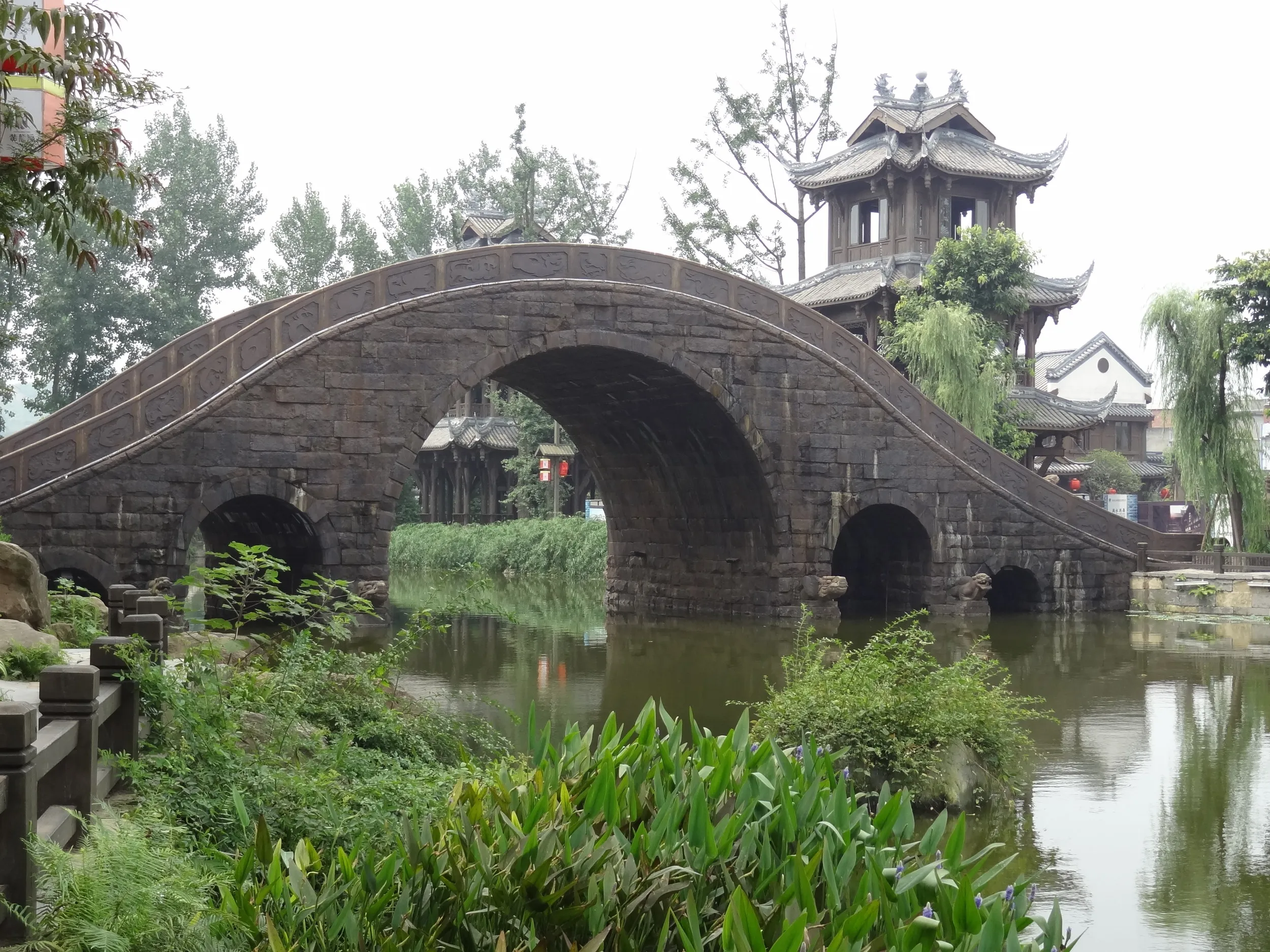 庭園内にある別の眼鏡橋