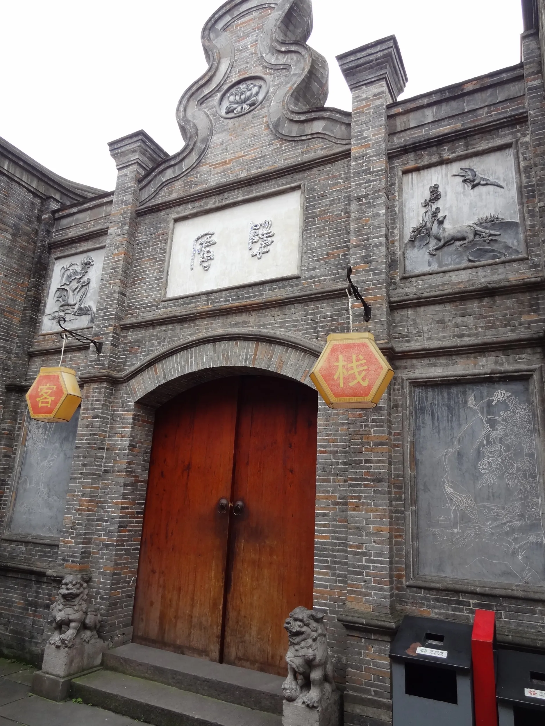 錦里の商店街にある石造りの建物