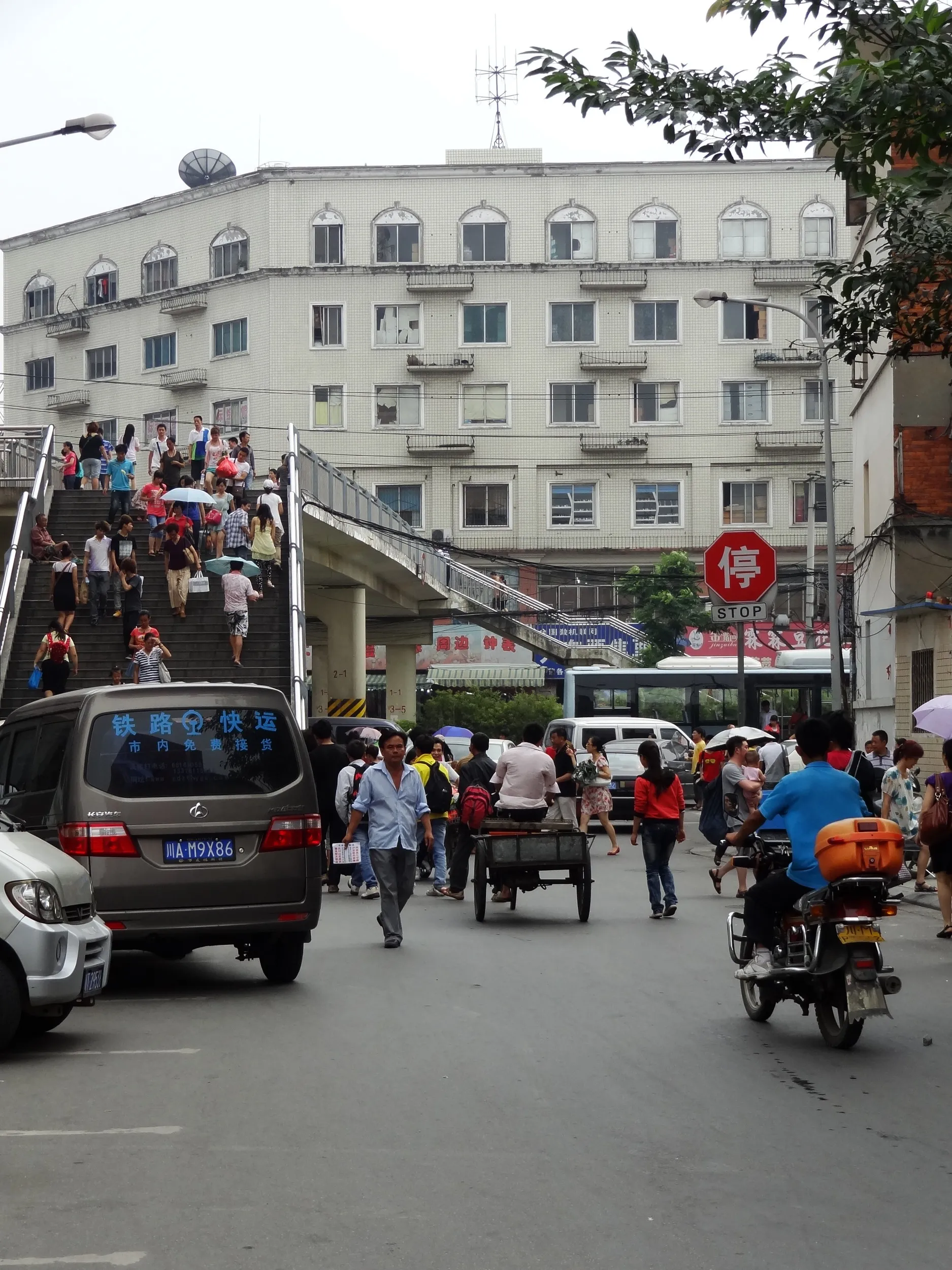 成都駅の裏の方