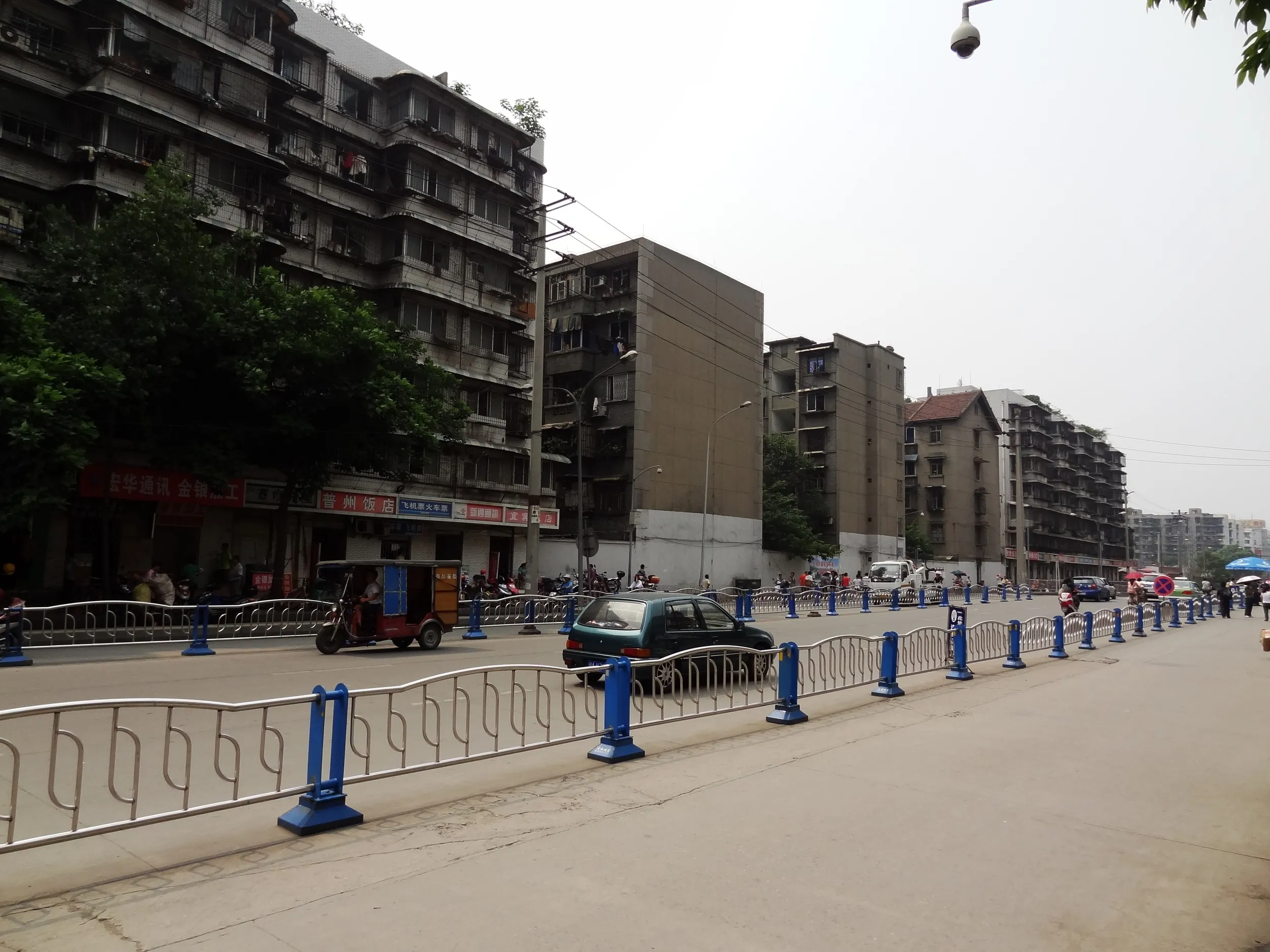 荷花池客運汽車站前の風景