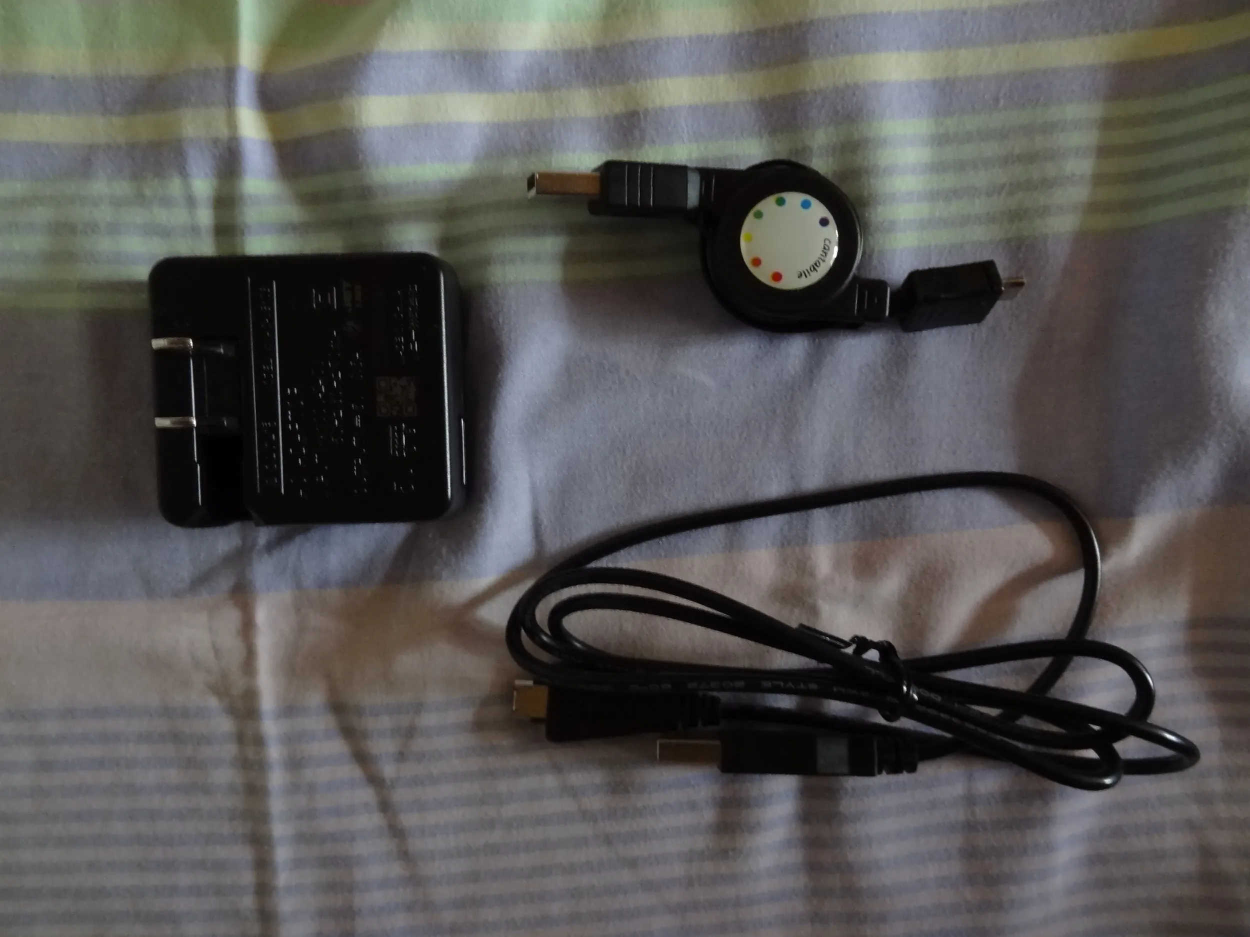 充電アダプターを共用する