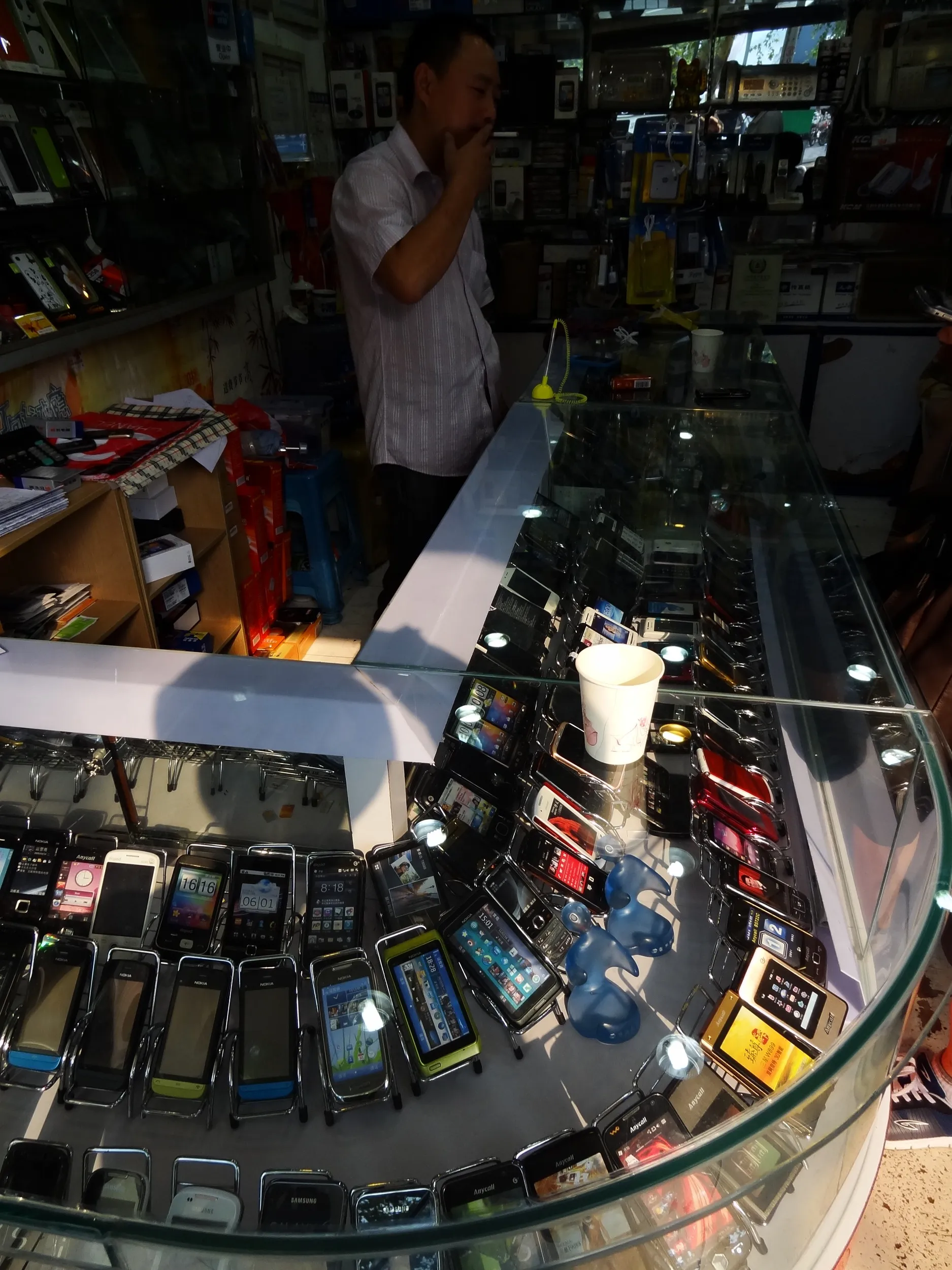 パチモノや水貨を売る携帯ショップ