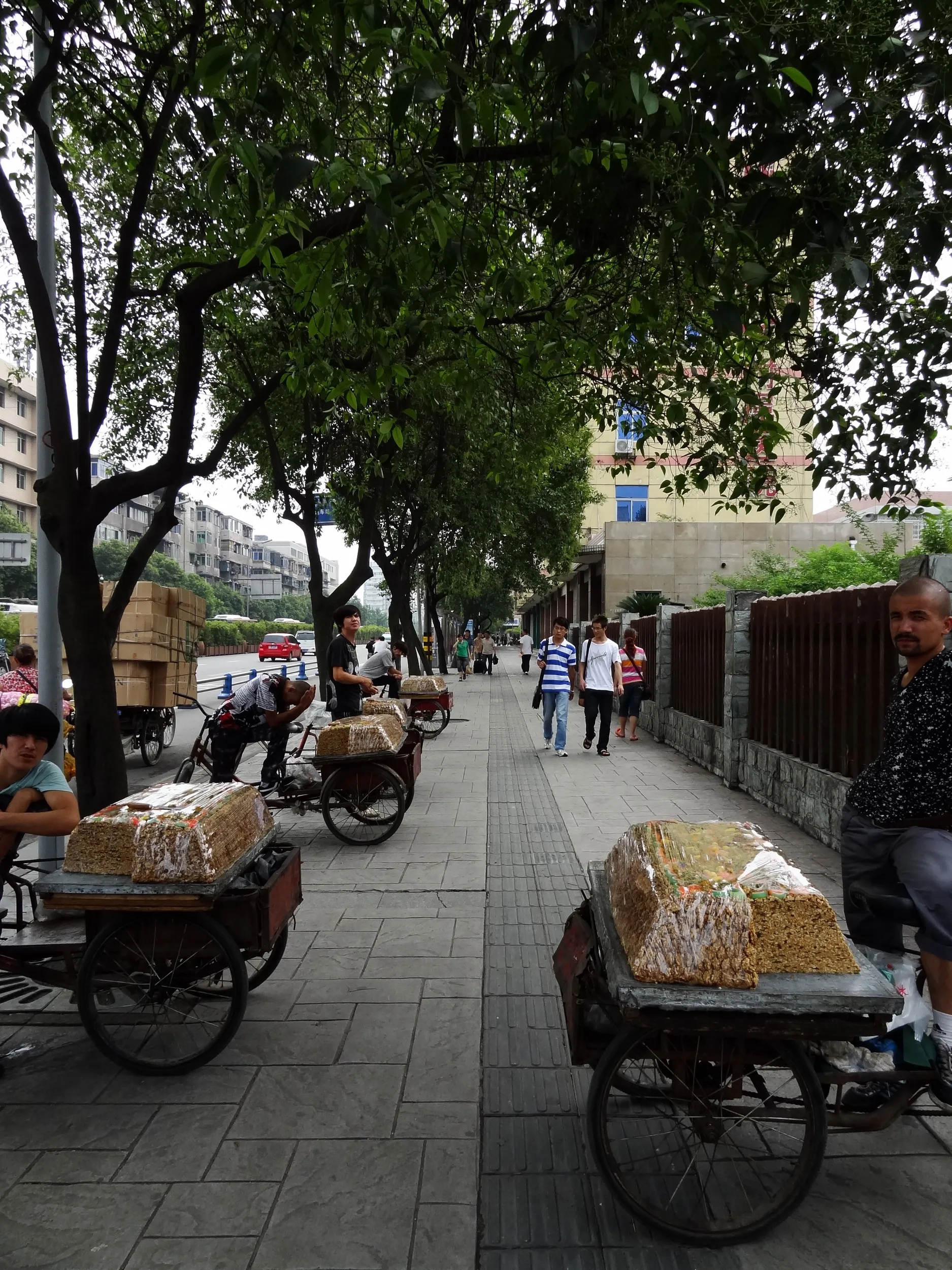 ウイグル族のケーキ売り