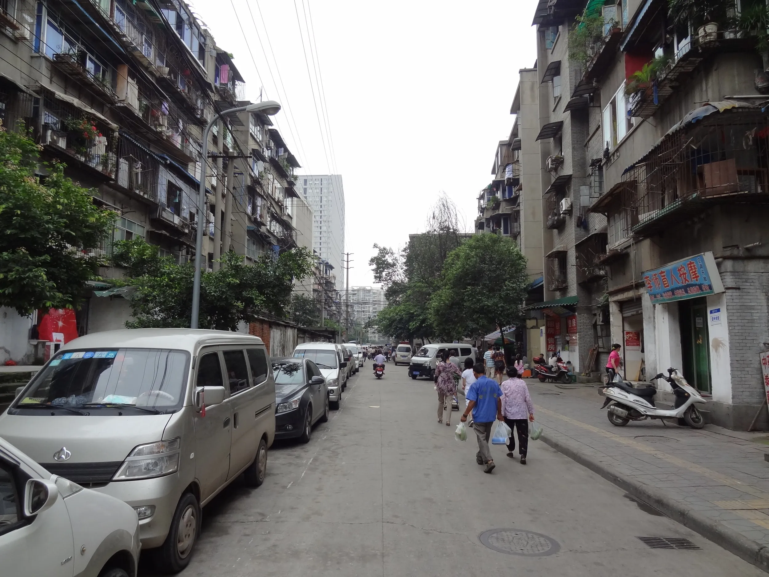 古いマンション群