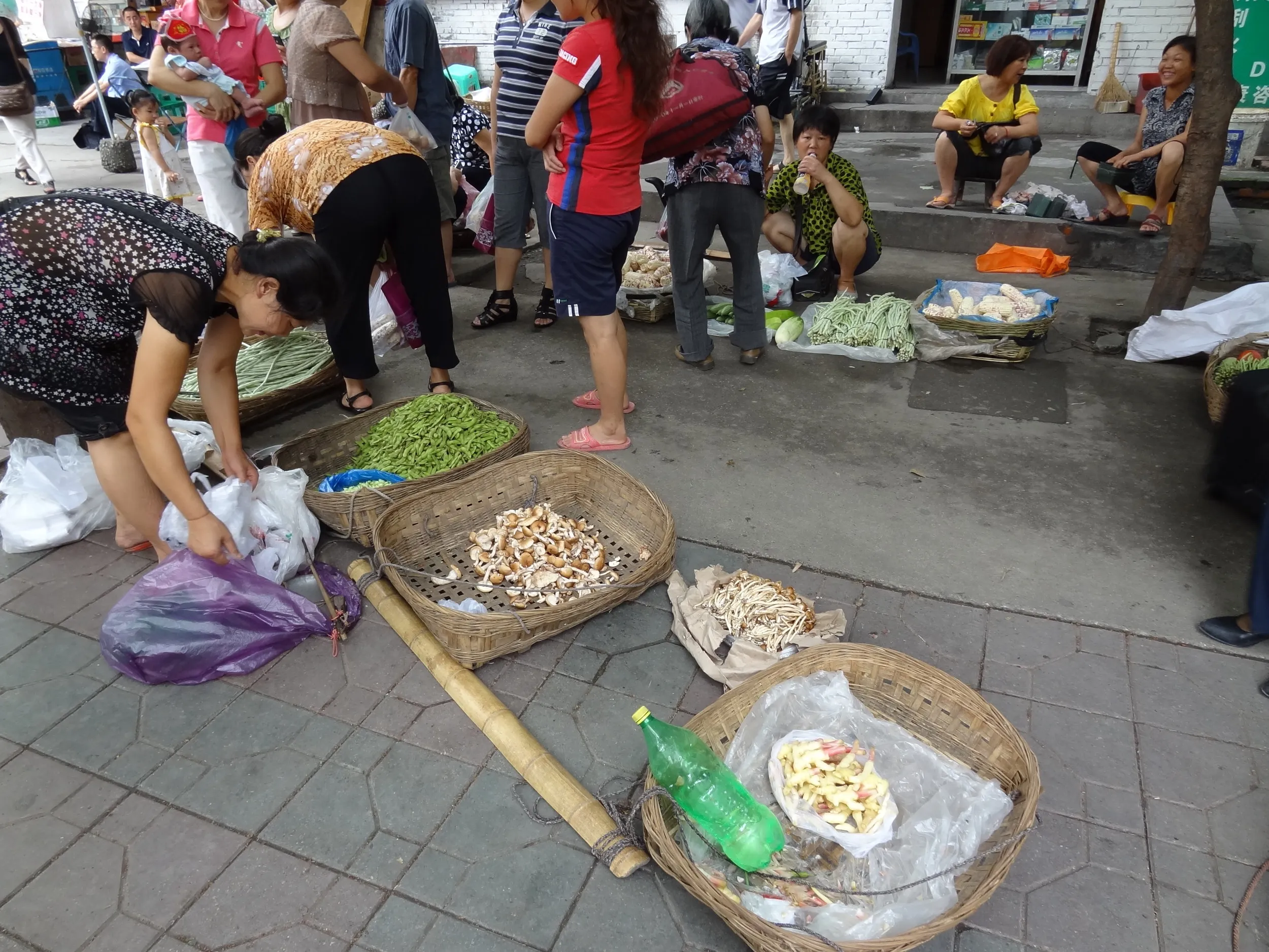 路上販売する人達