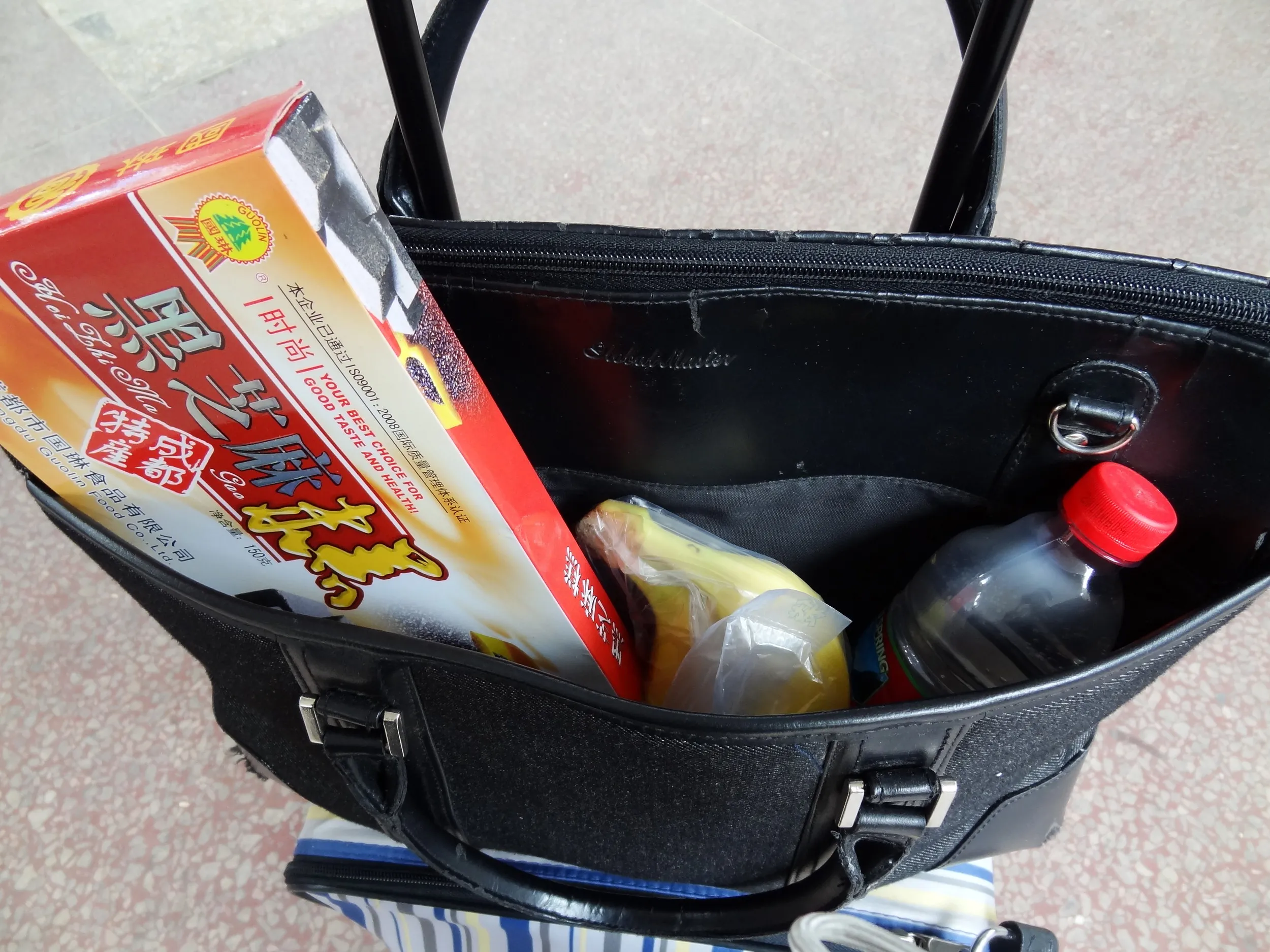 売店で買った食料