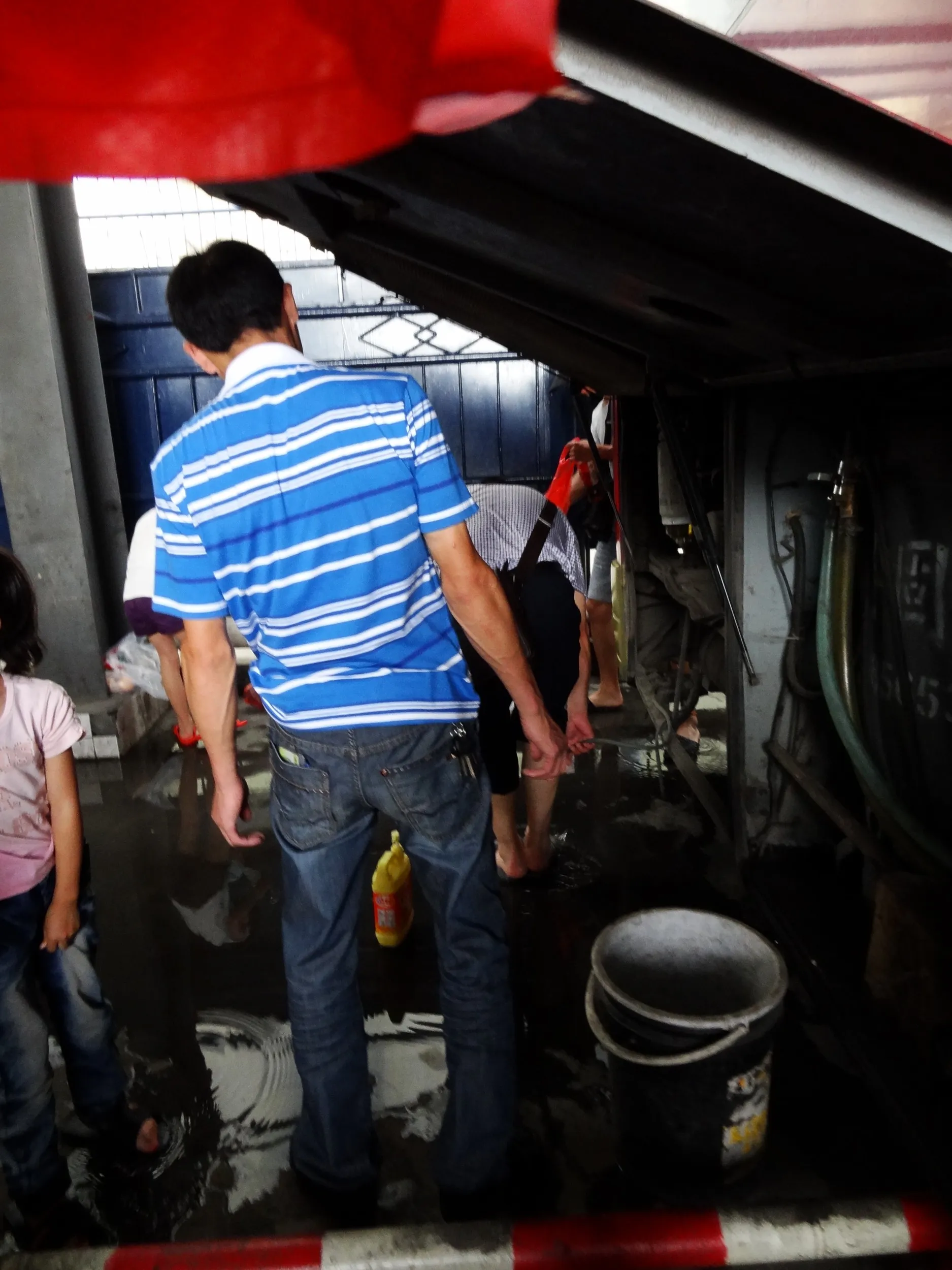 乗車する前には足を洗う