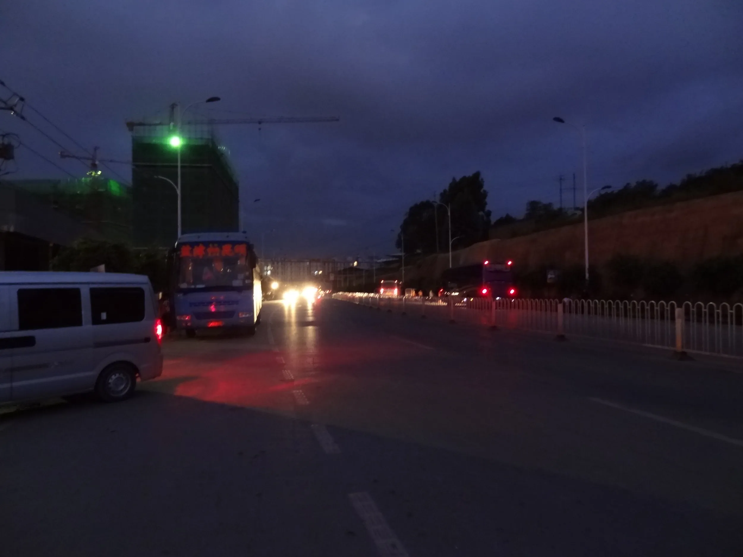 バス停を目指して歩く