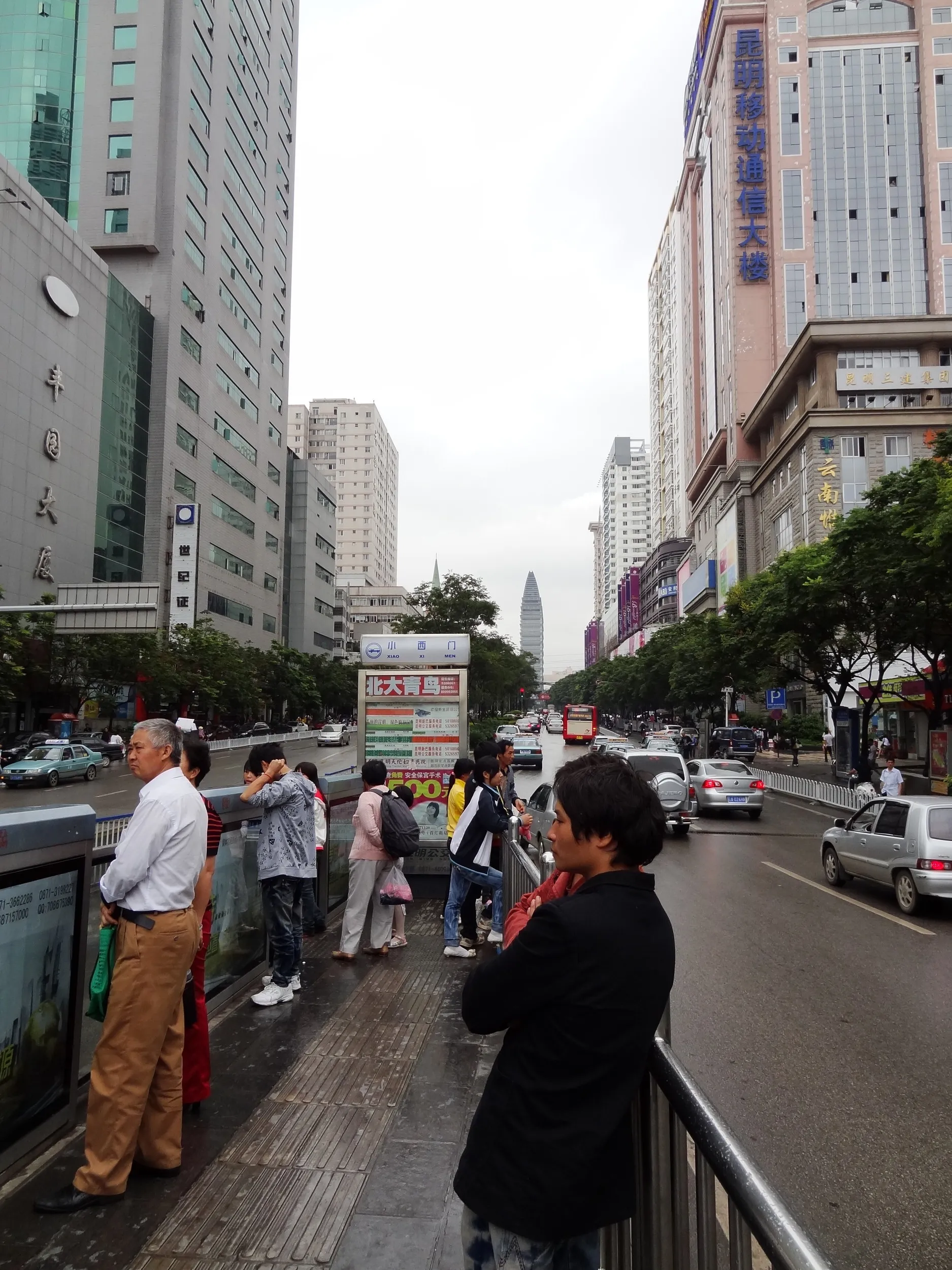 小西門のバス停