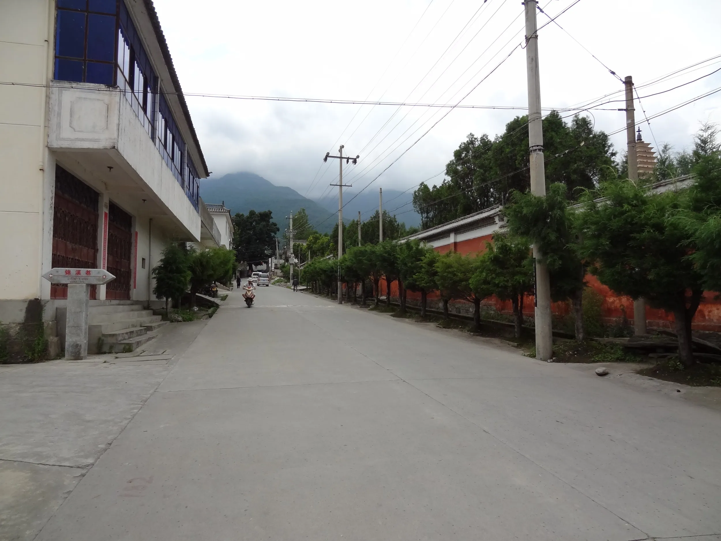 崇聖寺の三塔の横道