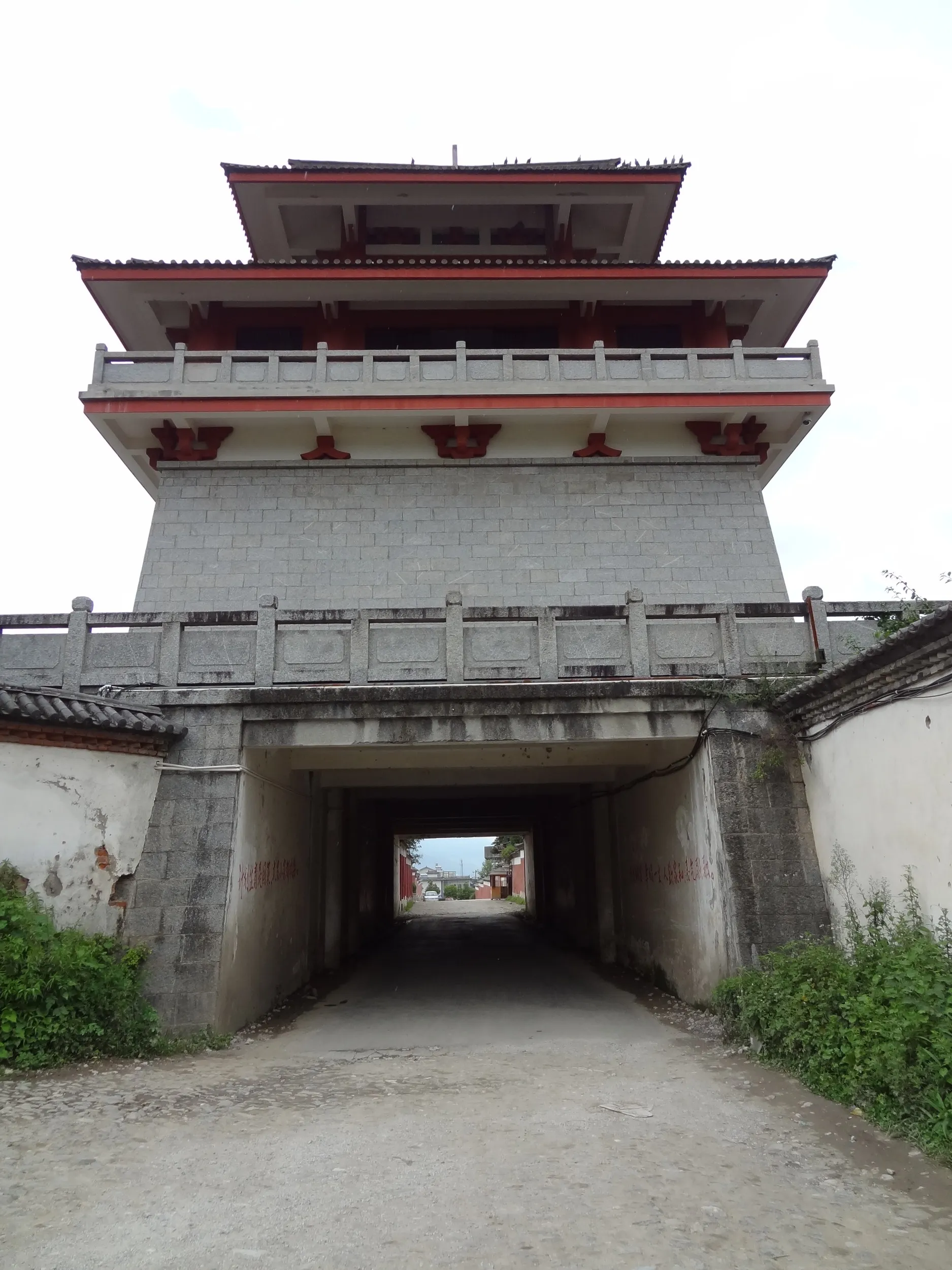 崇聖寺を抜ける道