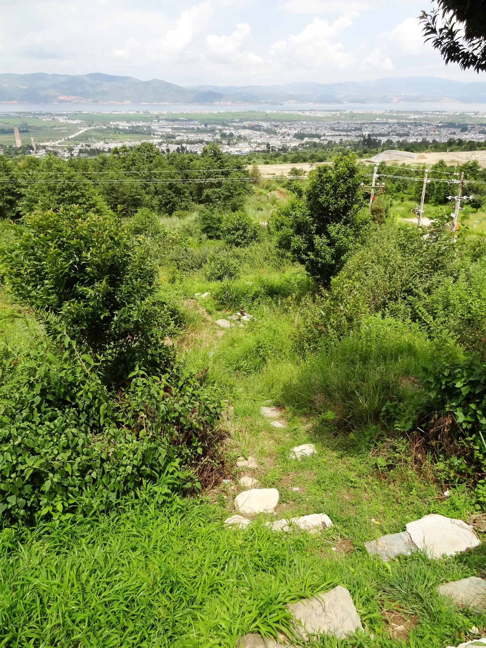 大理の街へと続く山道