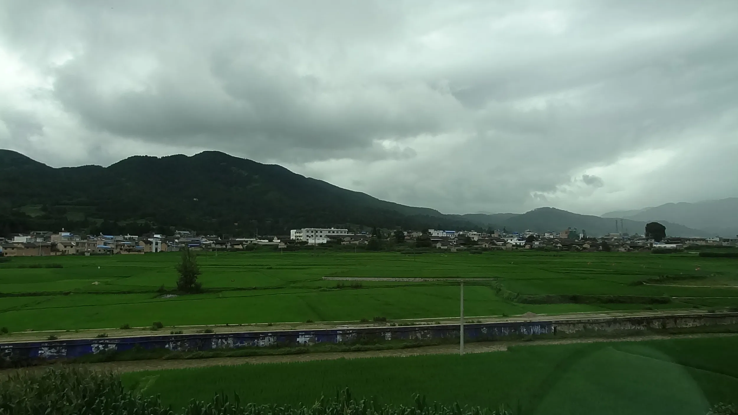 農村の車窓風景