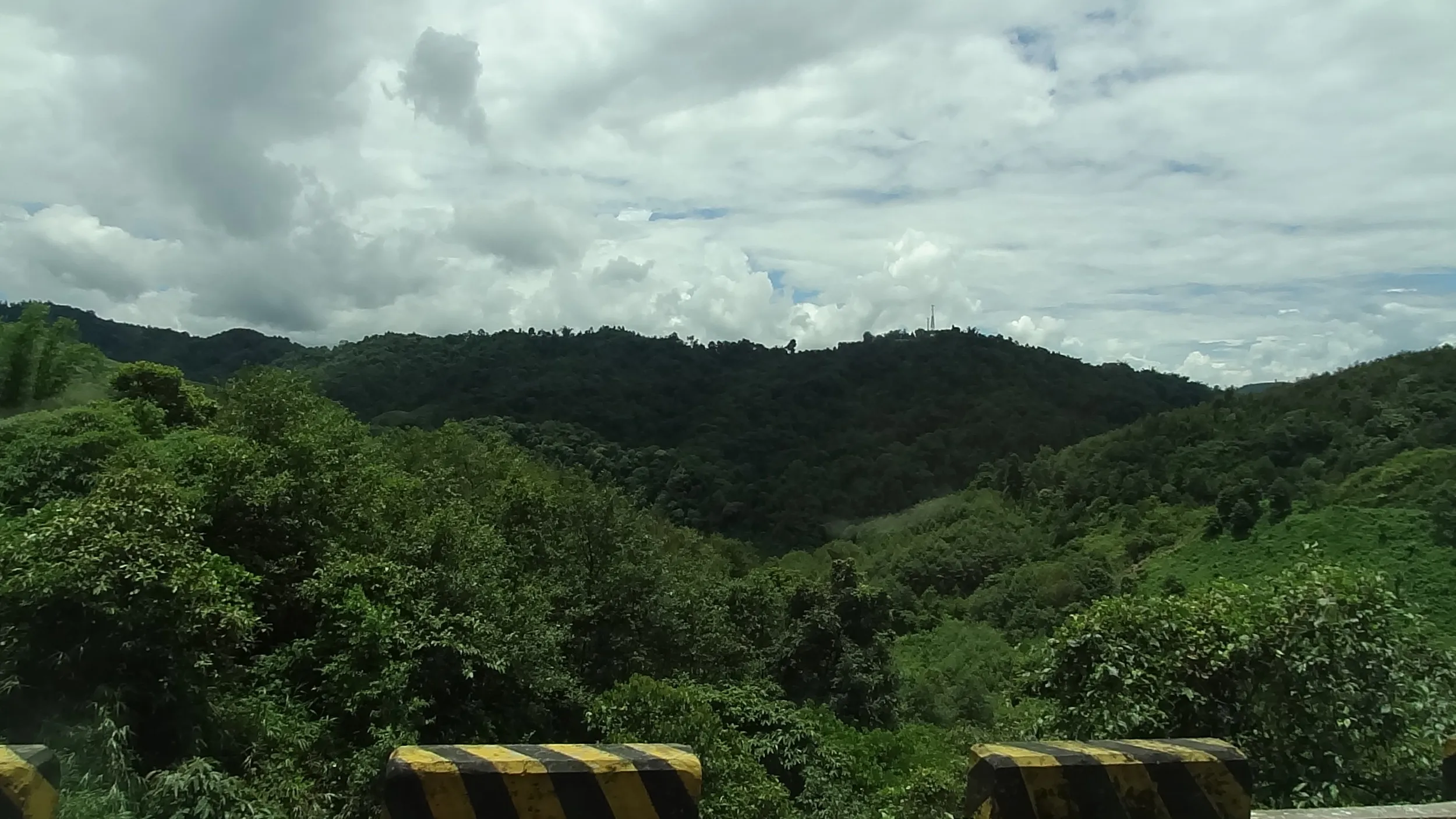 芒市郊外の風景