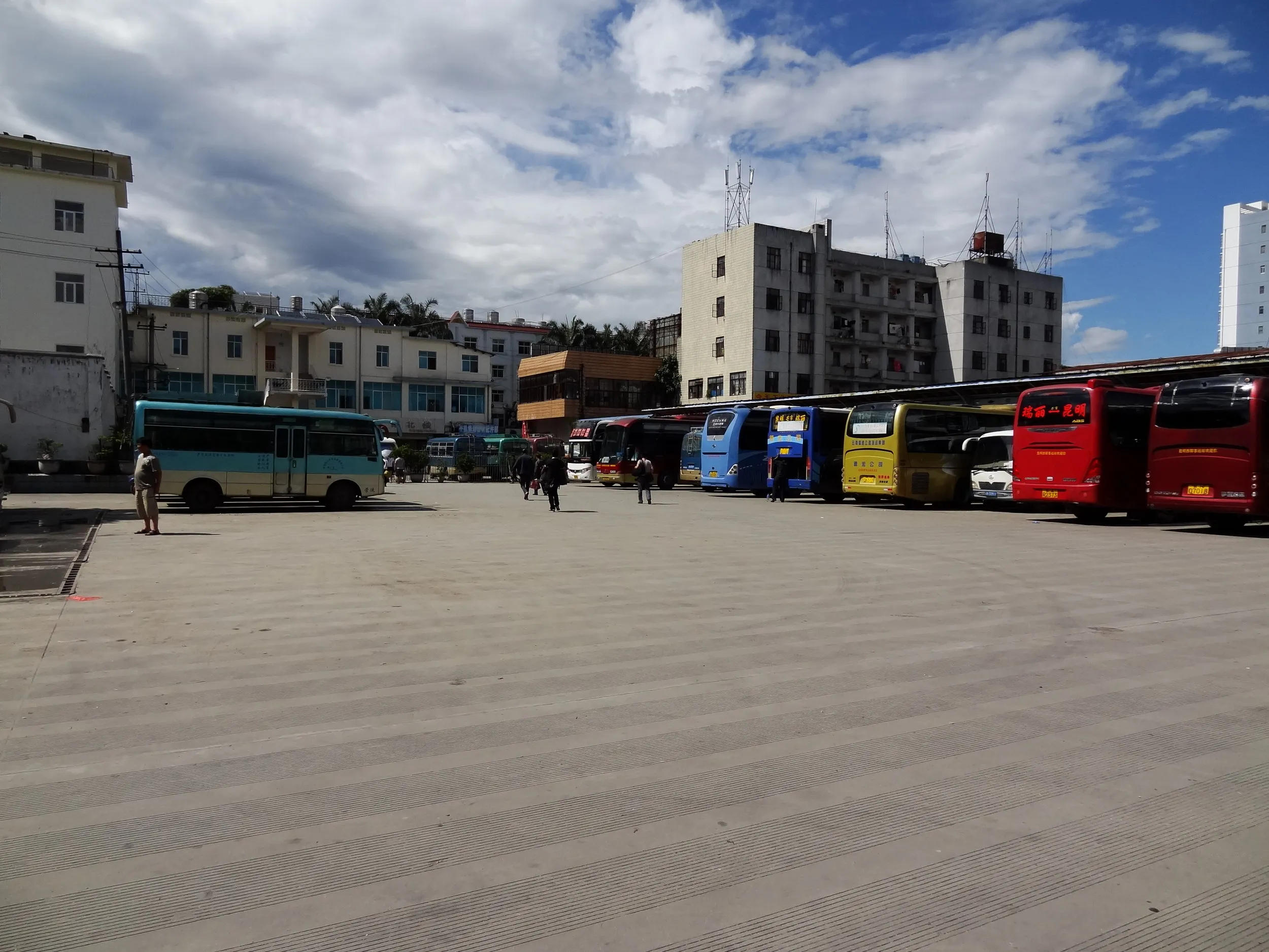 瑞麗客運站(バスターミナル)