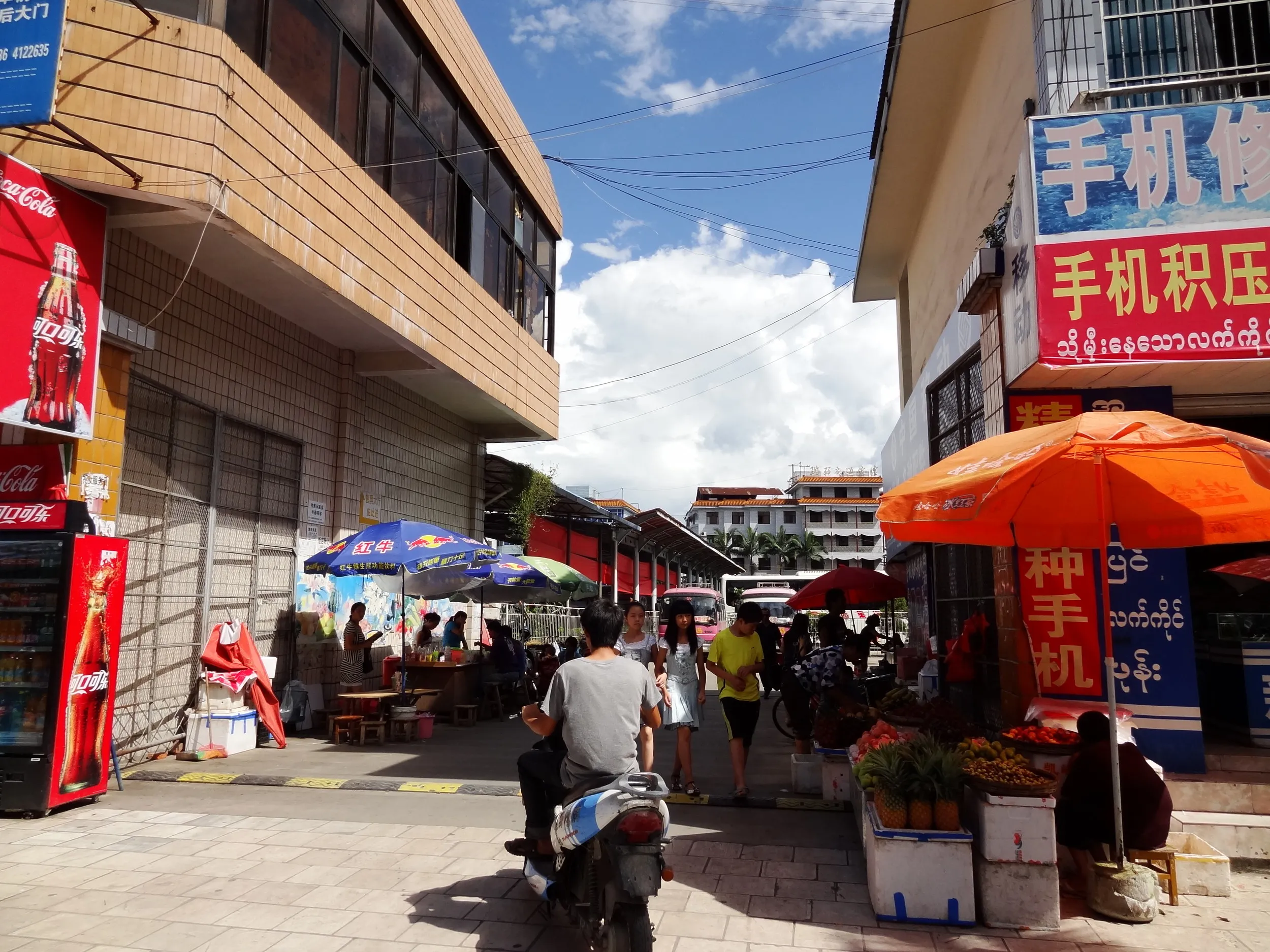 バスターミナルの外の風景