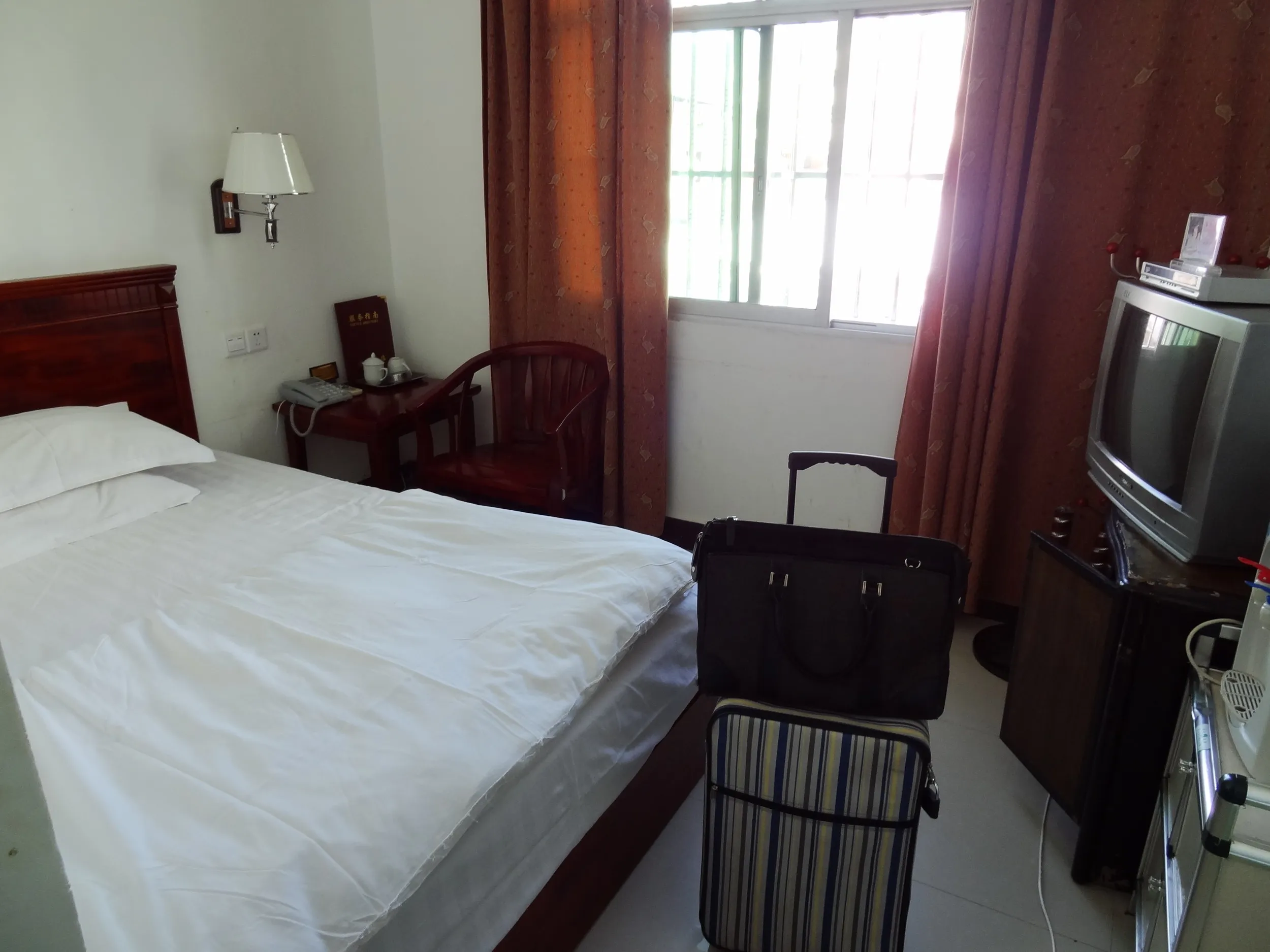 安ホテルの室内