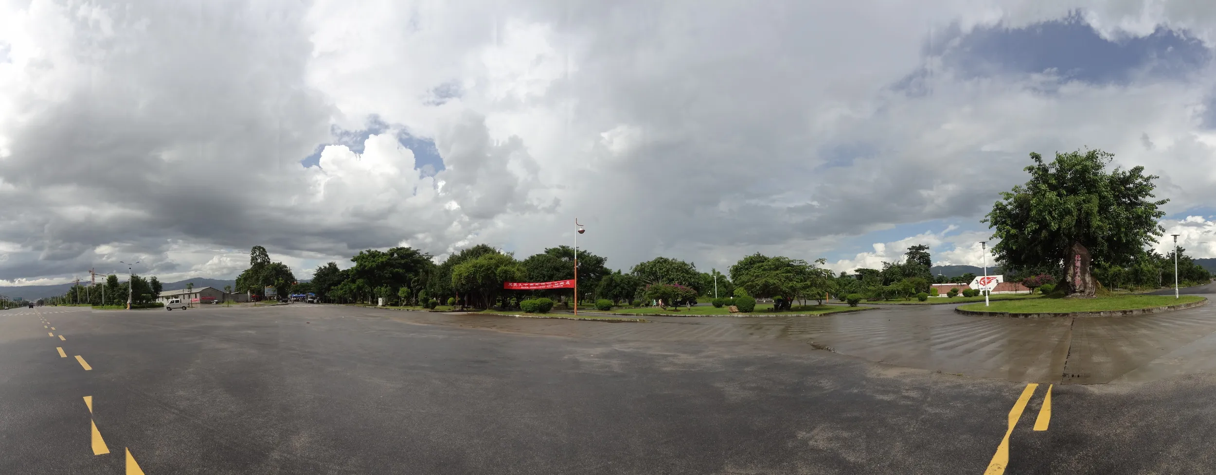 瑞麗江広場前 パノラマ撮影