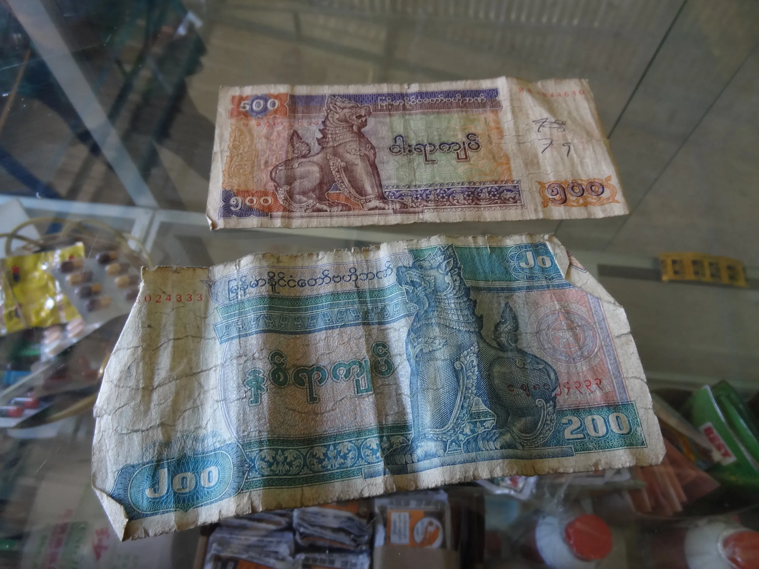 ミャンマーのお金 チャット