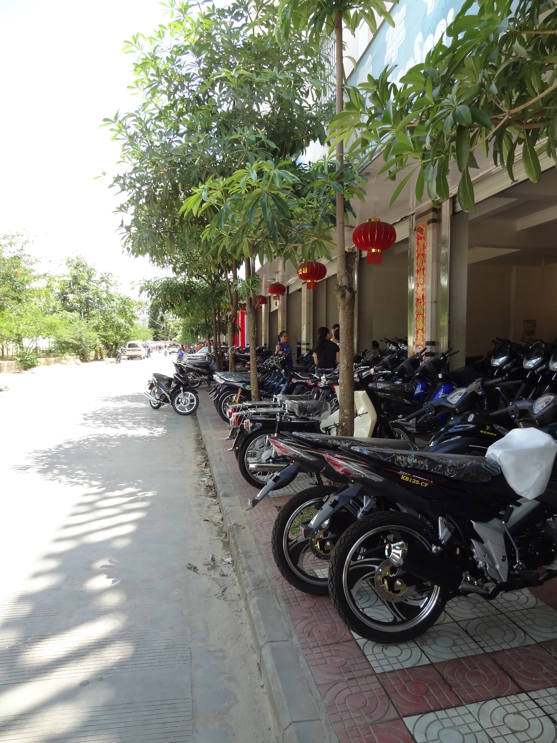 バイク商が集まる一画