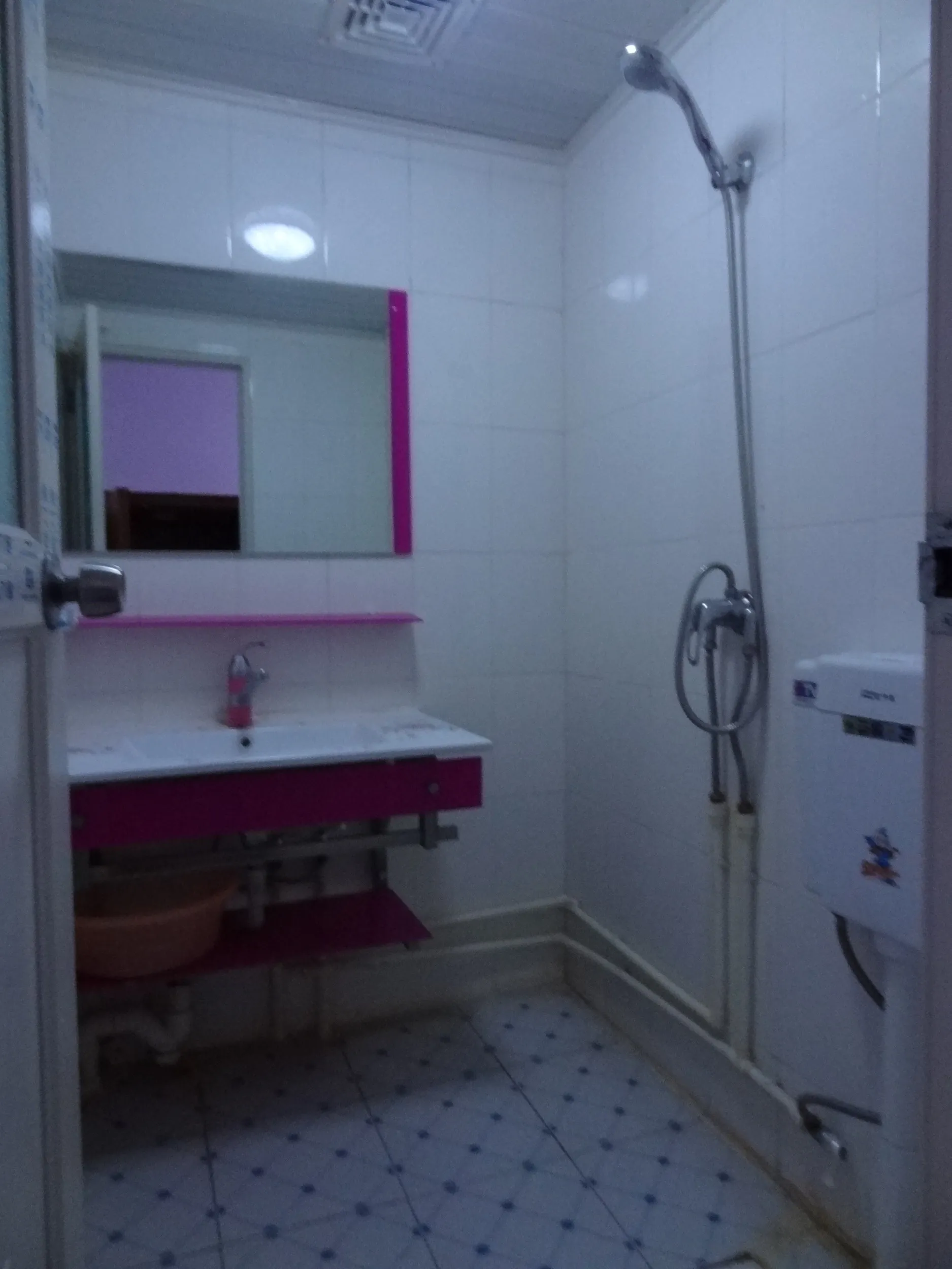 人民中路沿いにある賓館のシャワールーム