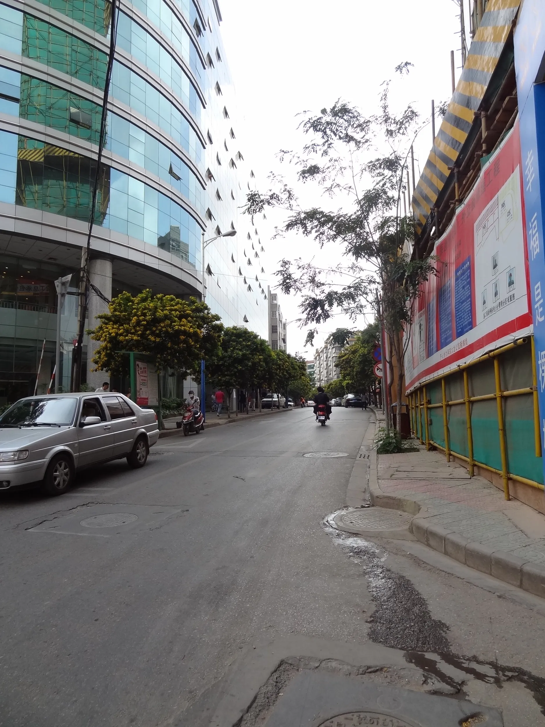 圓通街と傍の路地