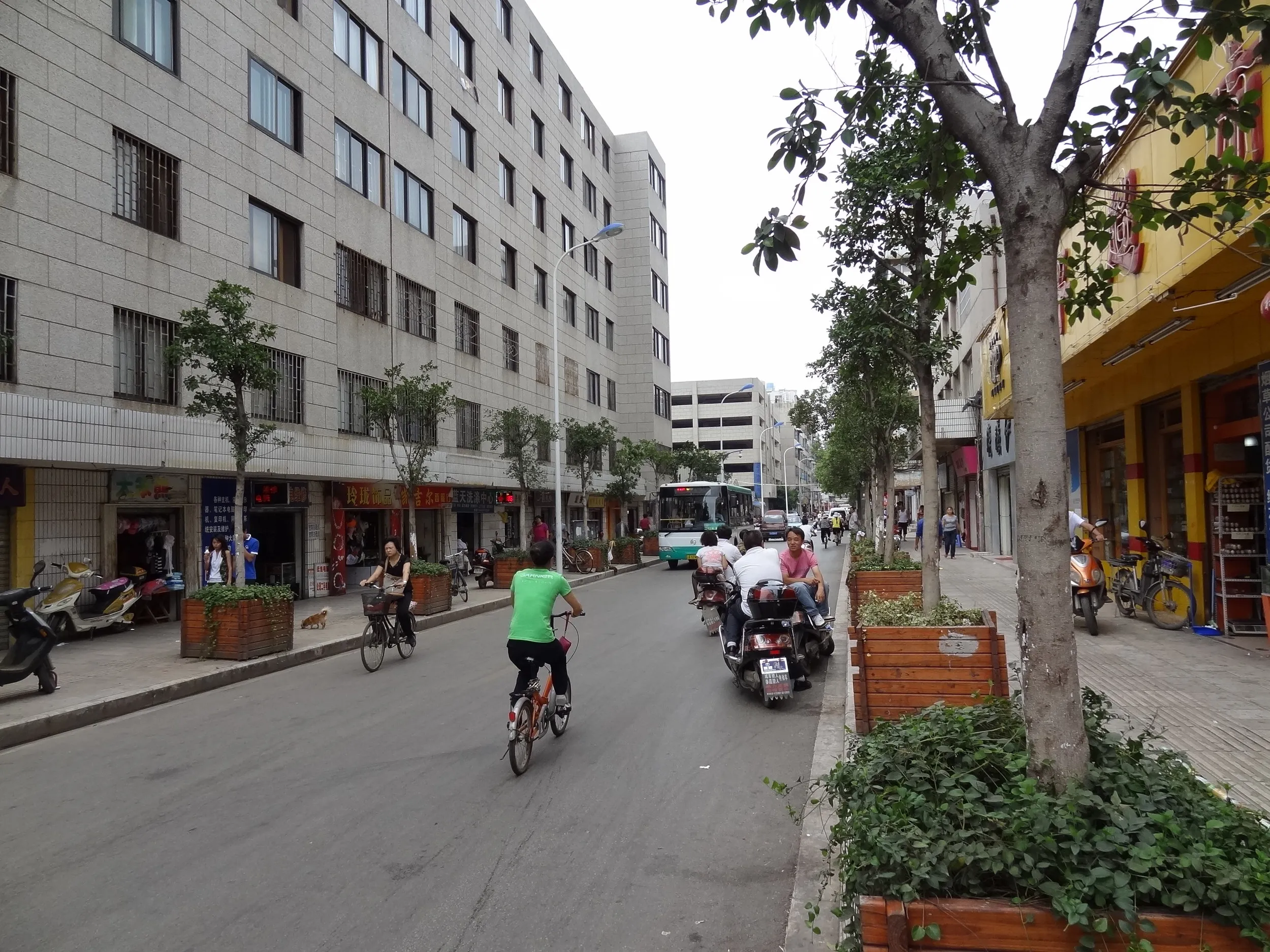 昆明郊外を散歩