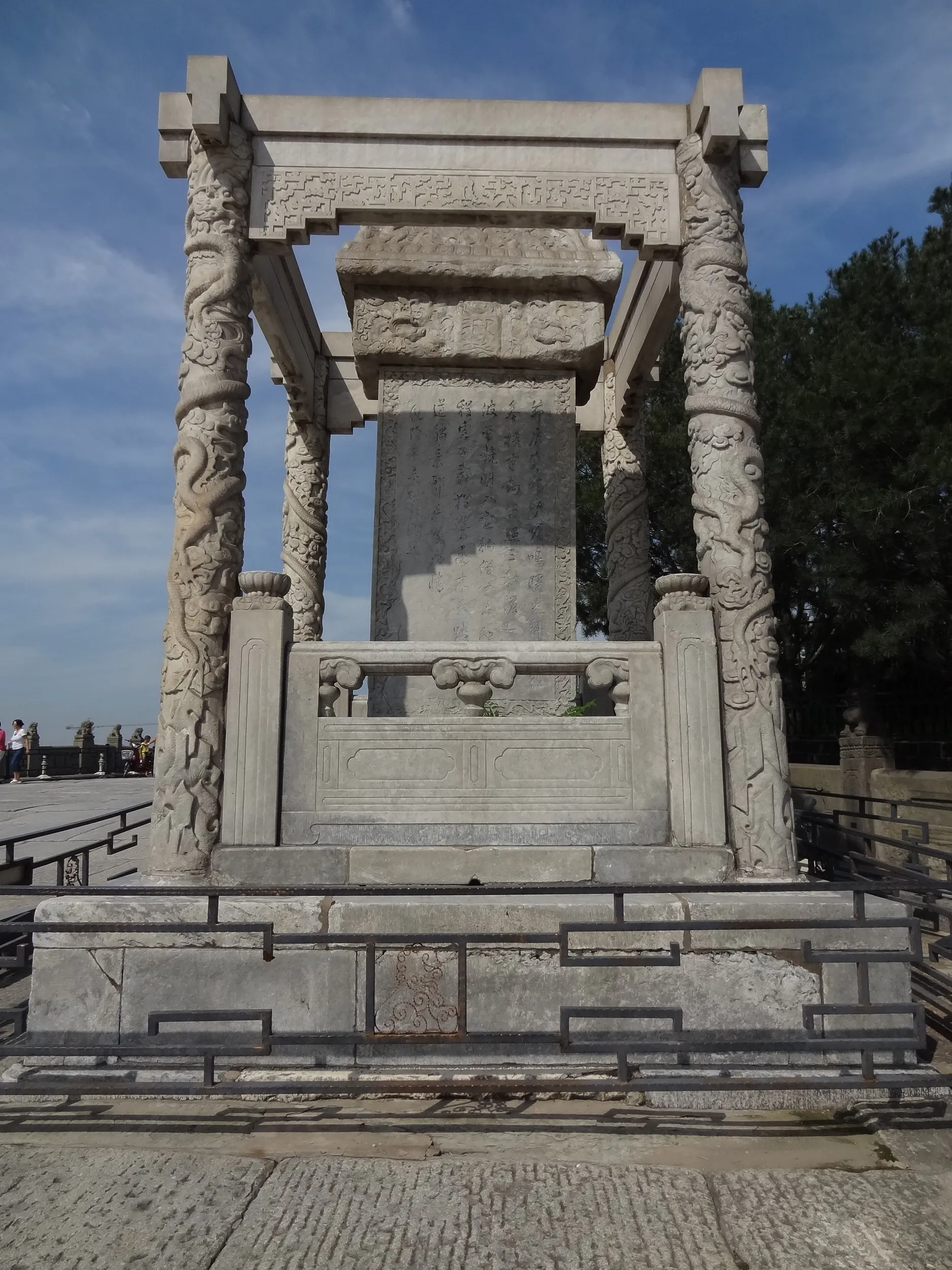 乾隆帝の漢白玉碑