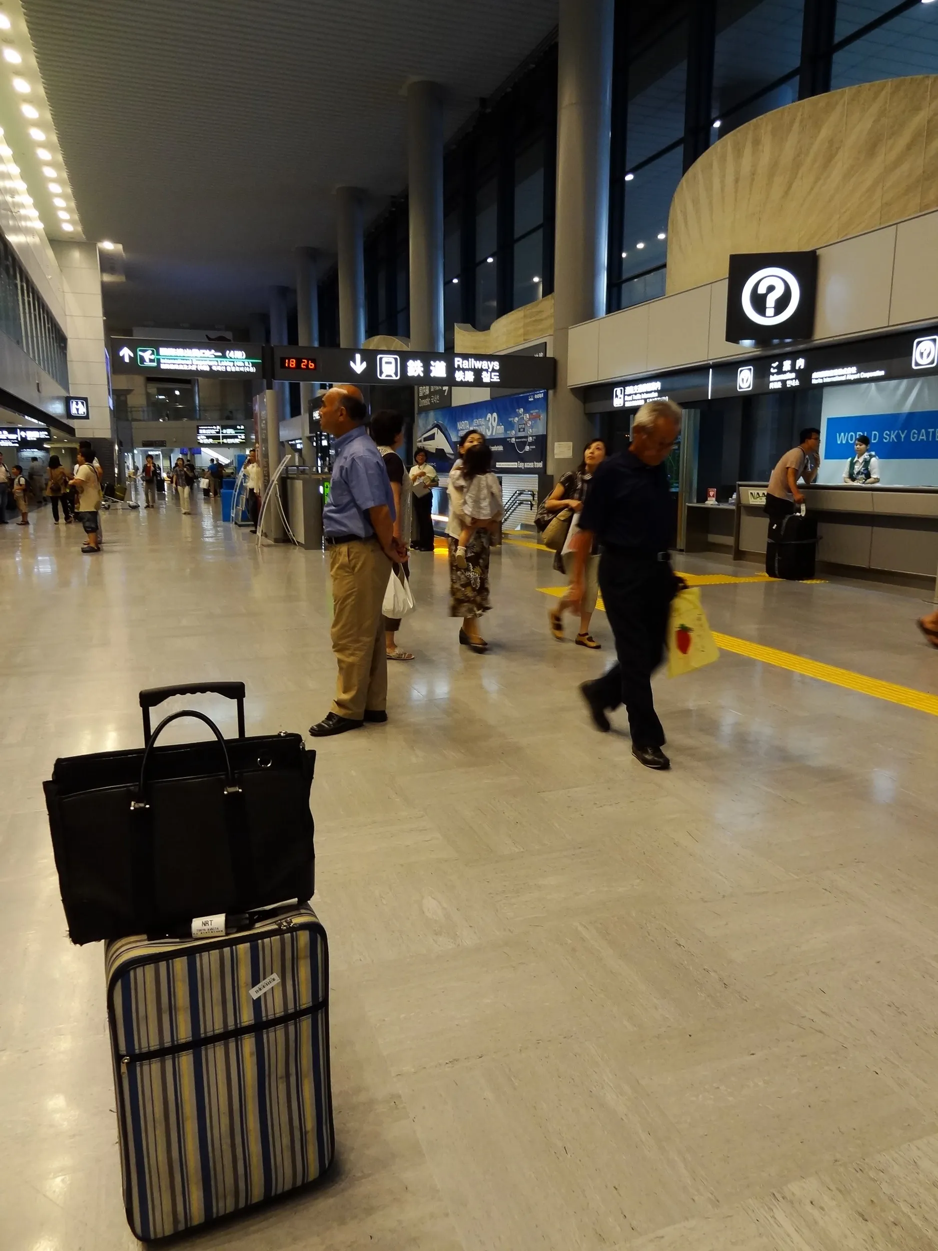 成田空港の到着ロビー