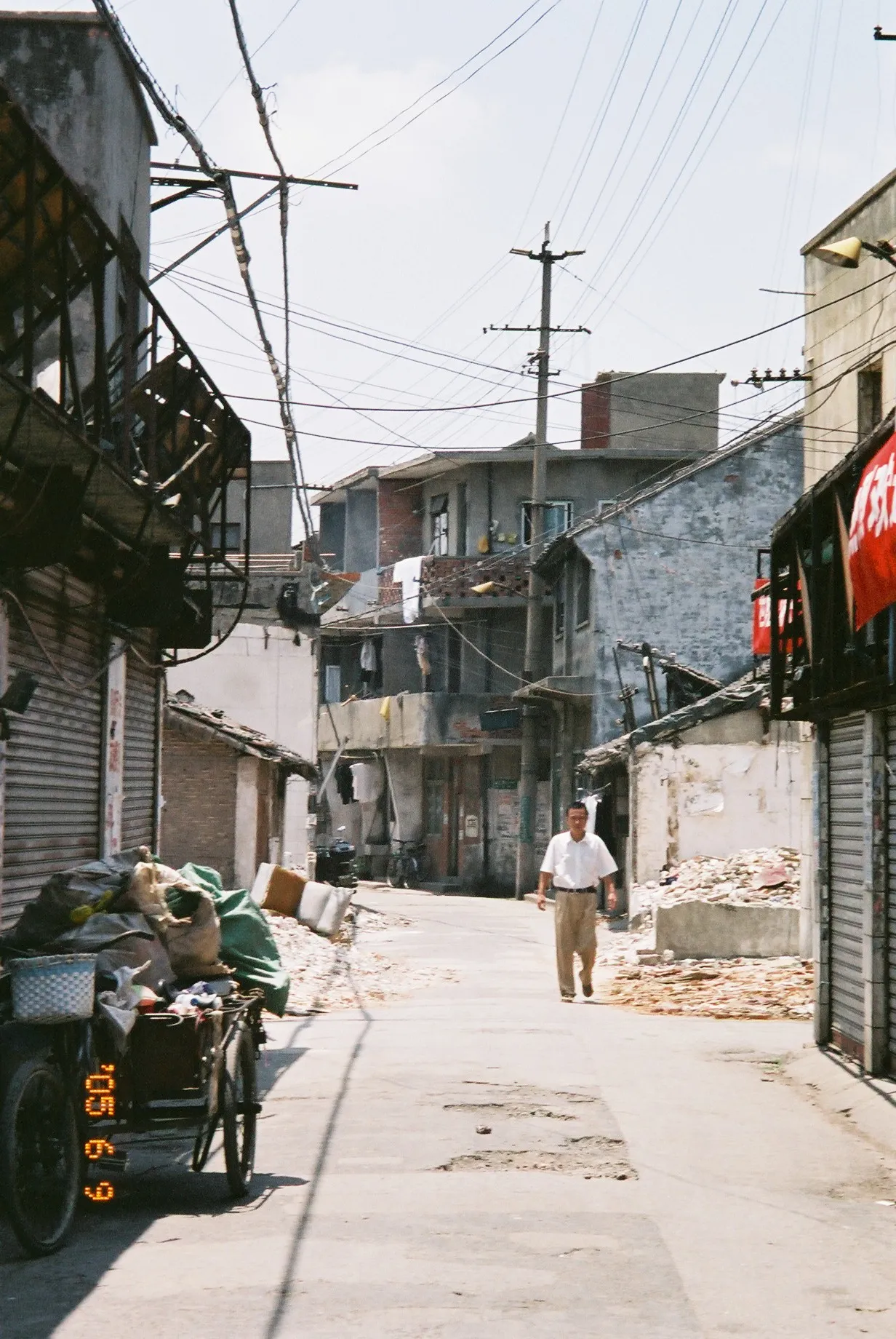 上海観光旅行記@弄堂という、上海万博前の上南路にあった路地裏の風景