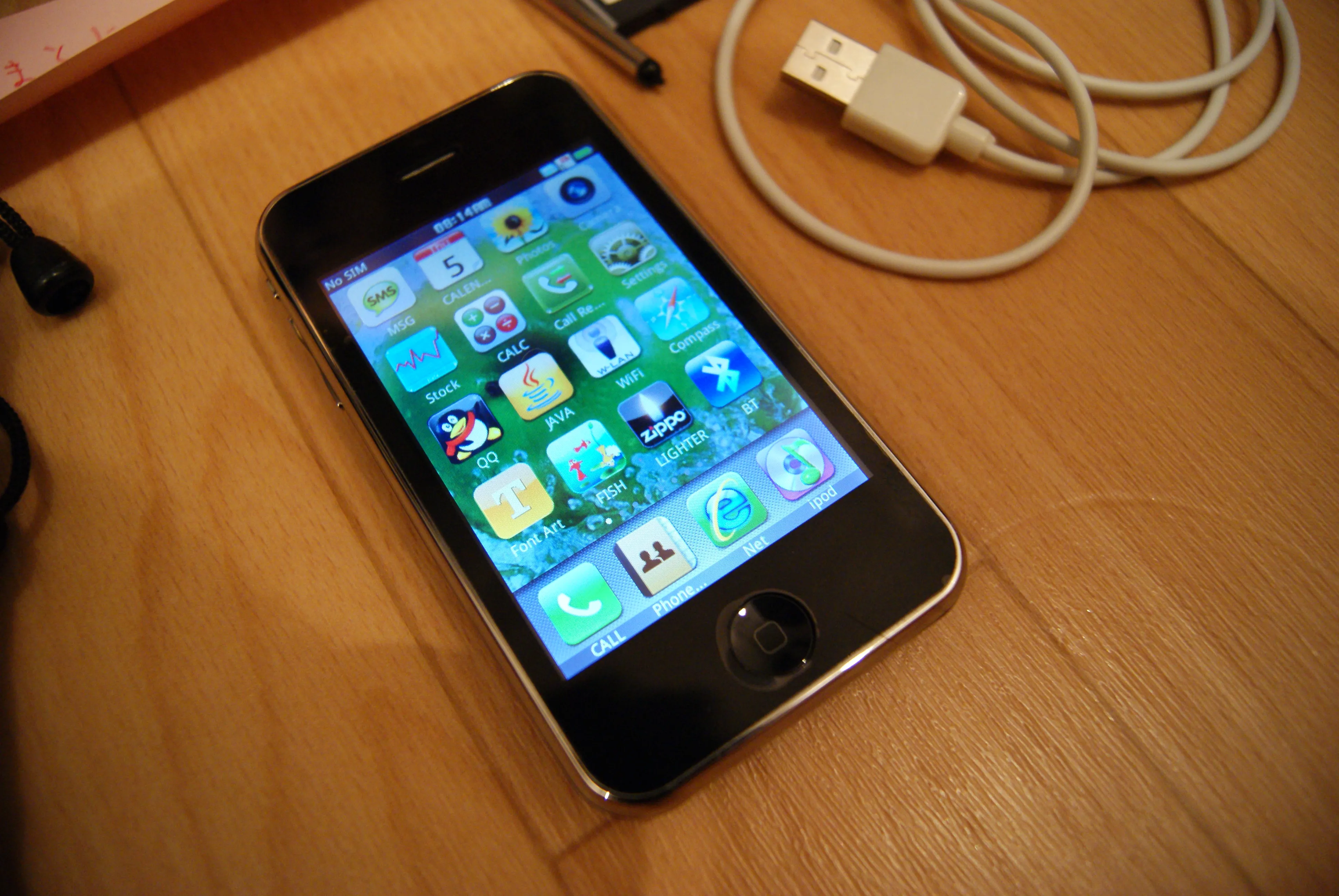 バッテリーが取り外せるパチモノiPhone