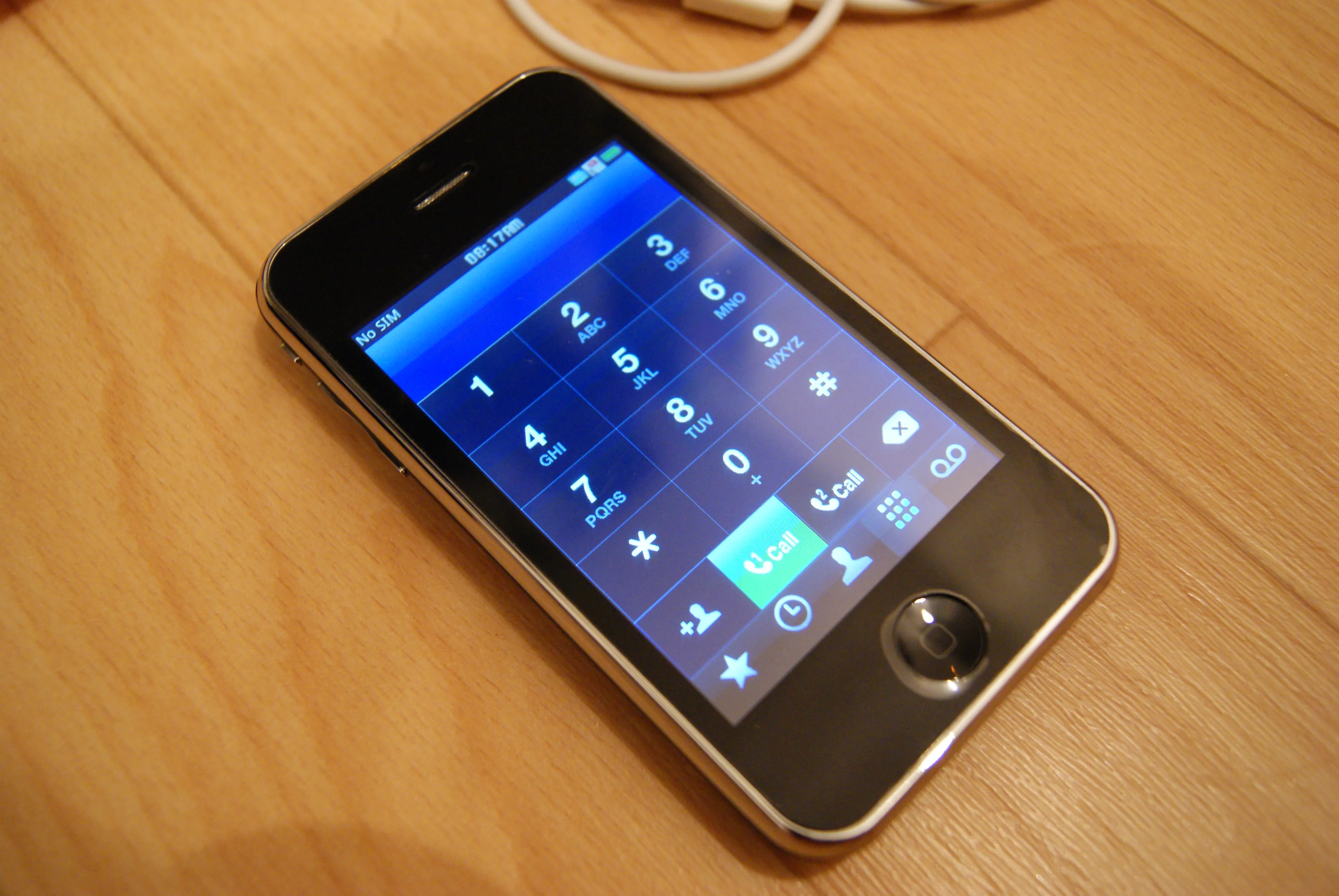 パチモノiPhoneの電話画面
