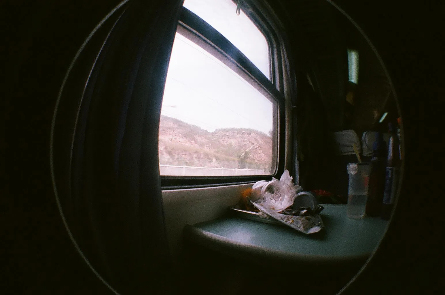 Lomo Fisheye2で撮影した甘粛省の車窓風景
